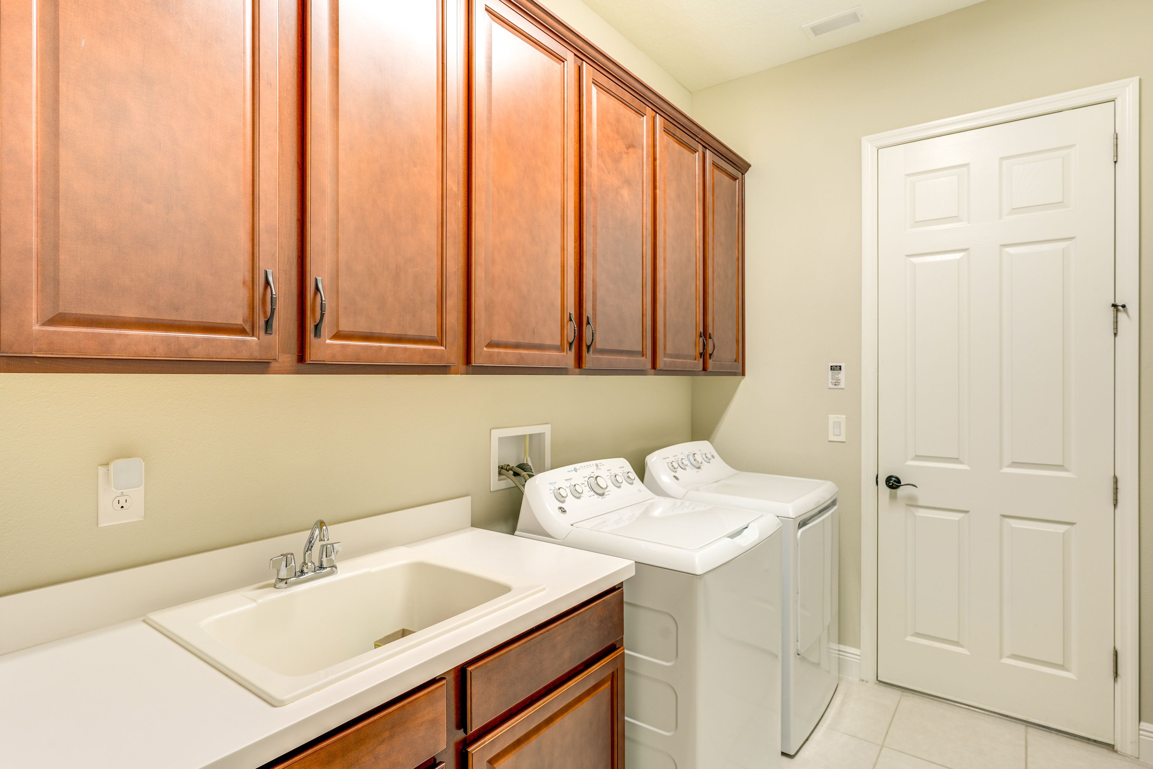 Laundry Area | 1st Floor | Washer/Dryer | Hangers | Trash Bags/Paper Towels