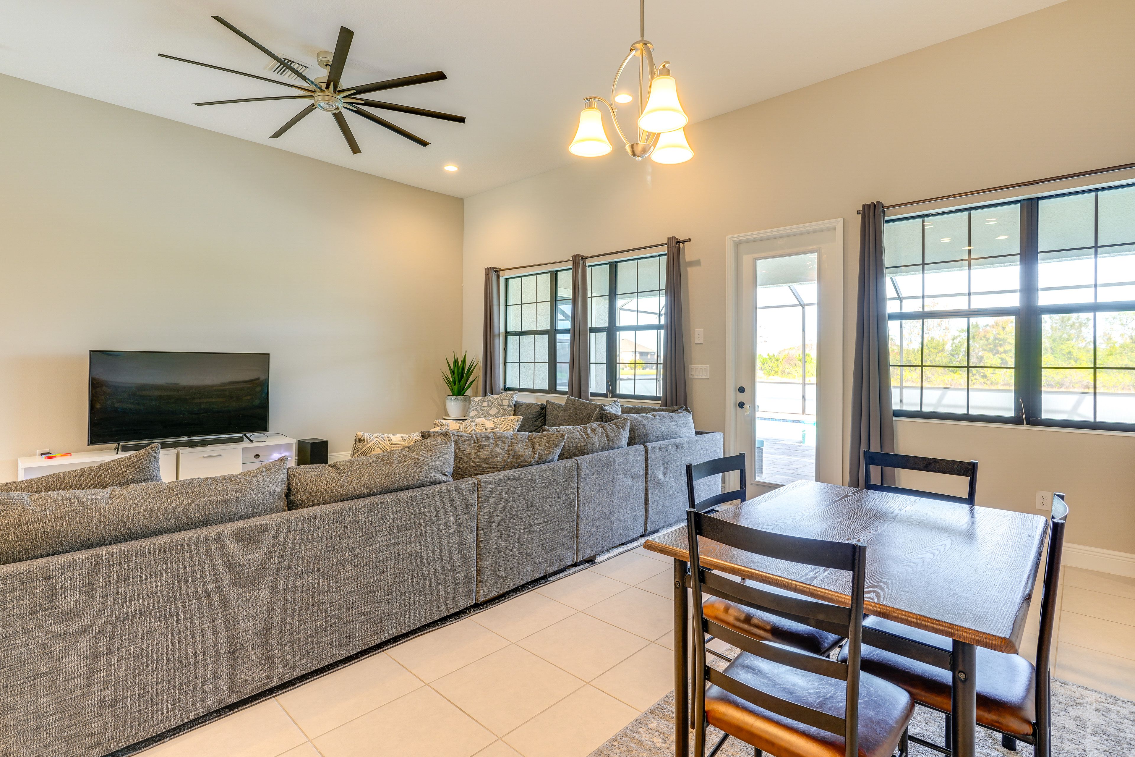 Additional Dining Area | 1st Floor