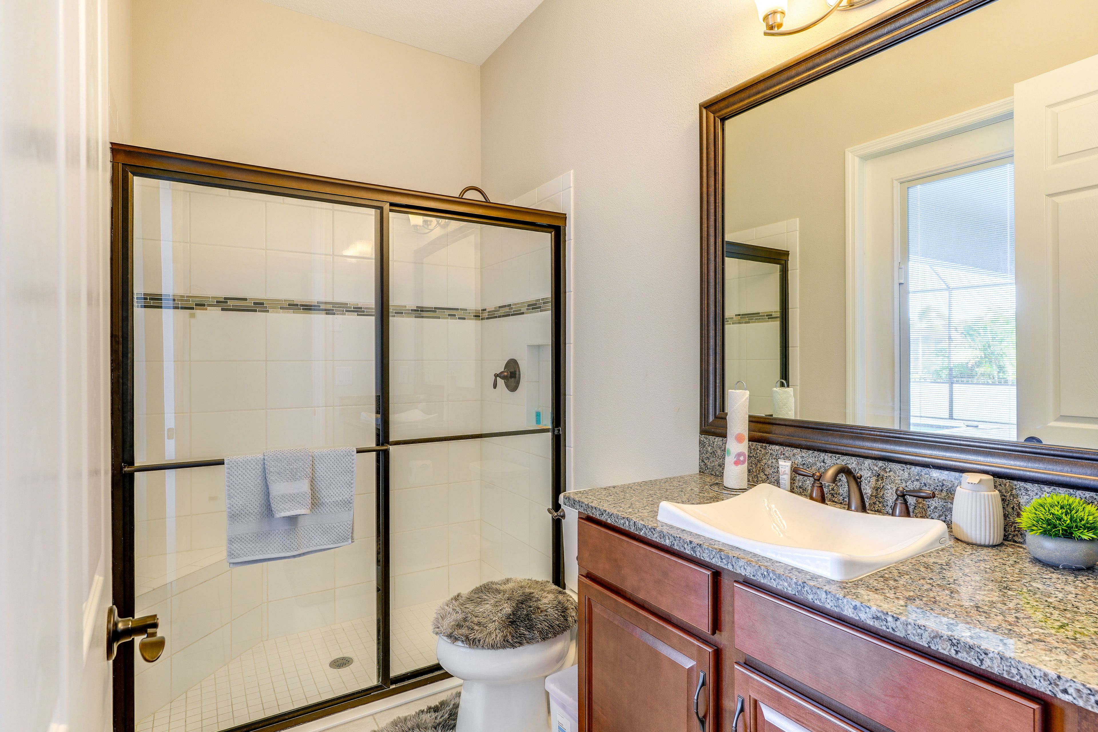 Full Bathroom | 1st Floor