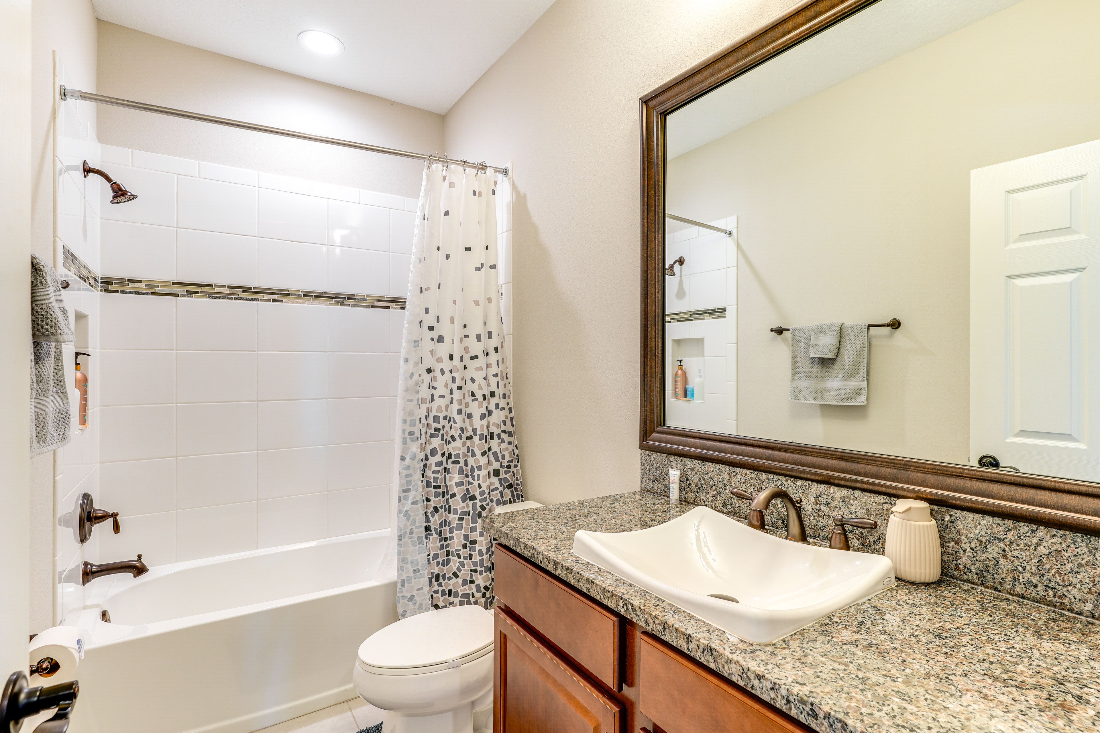 Full Bathroom | 2nd Floor