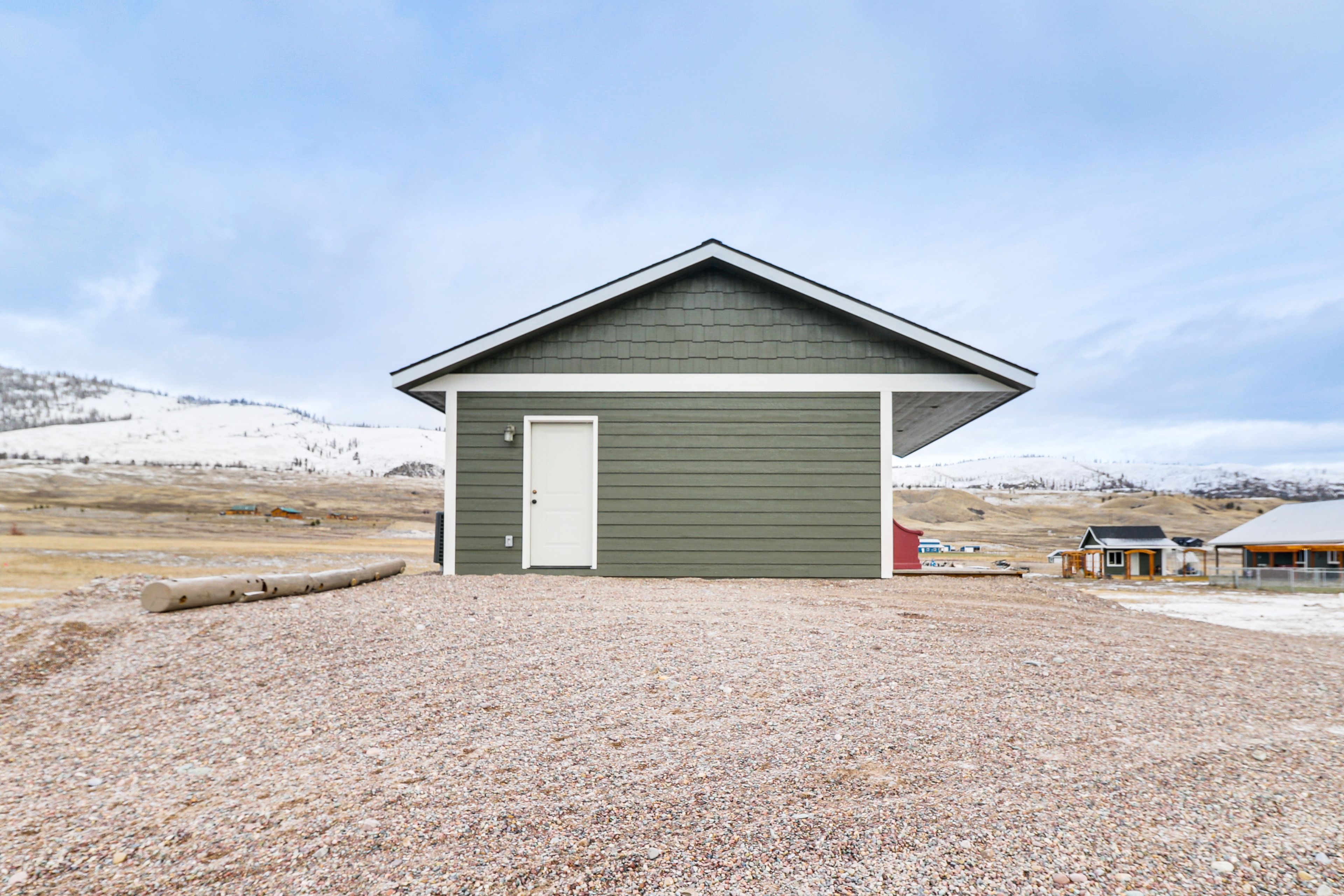 Parking | Gravel Driveway (All Vehicles) | RV/Trailer Parking Available On-Site