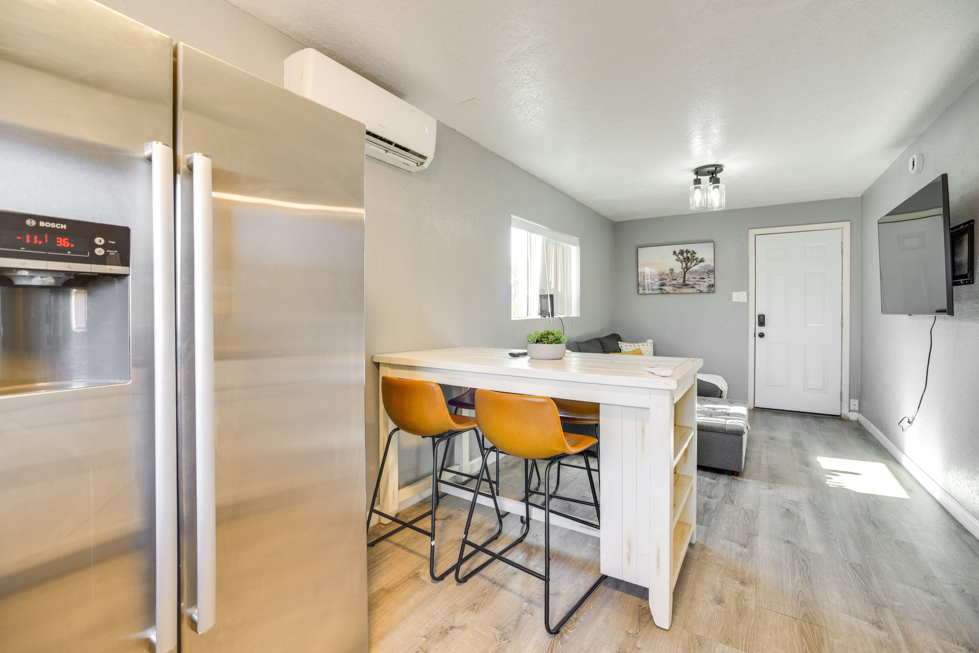 Dining Area | Free WiFi | Central A/C & Heating