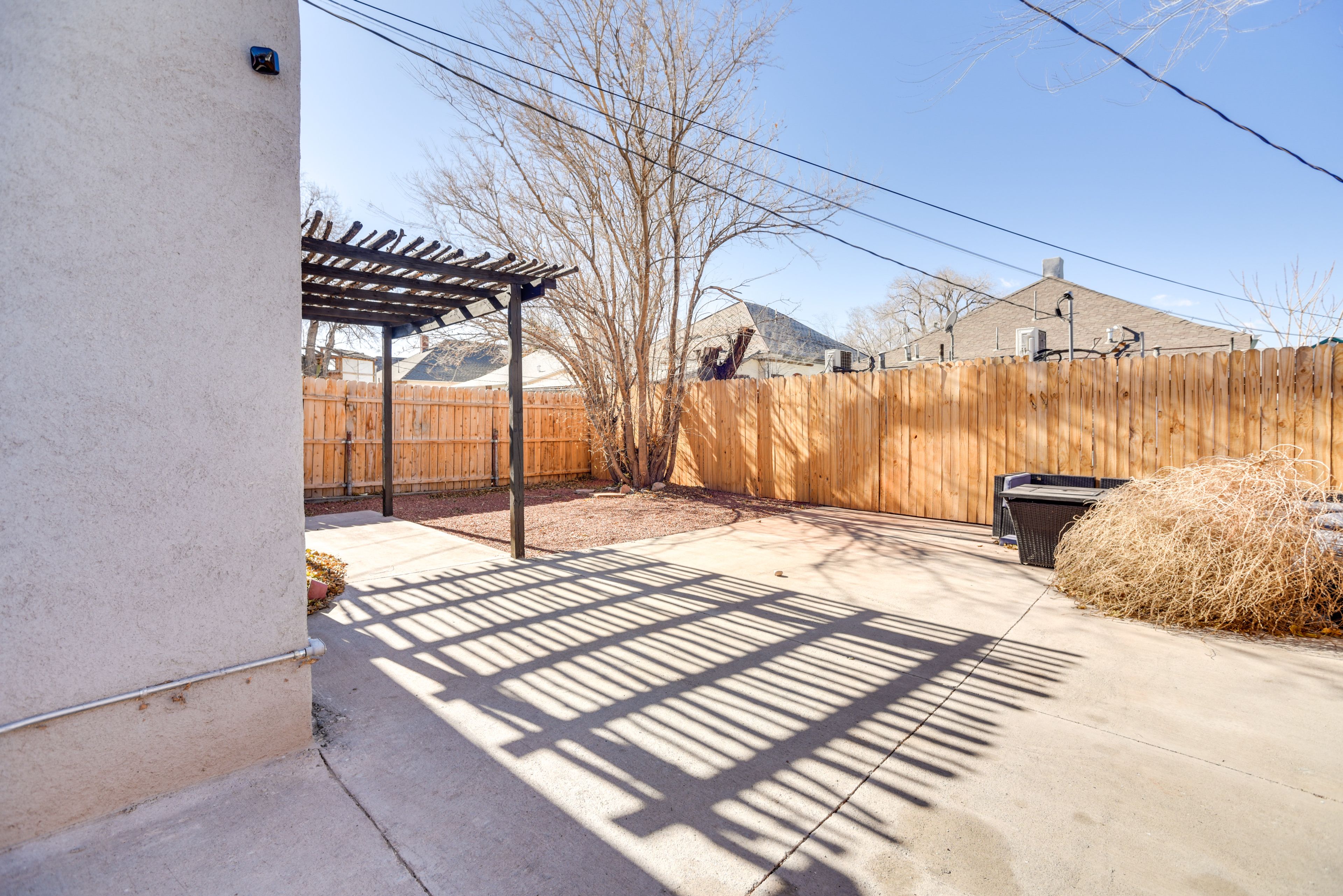 Private Backyard & Driveway