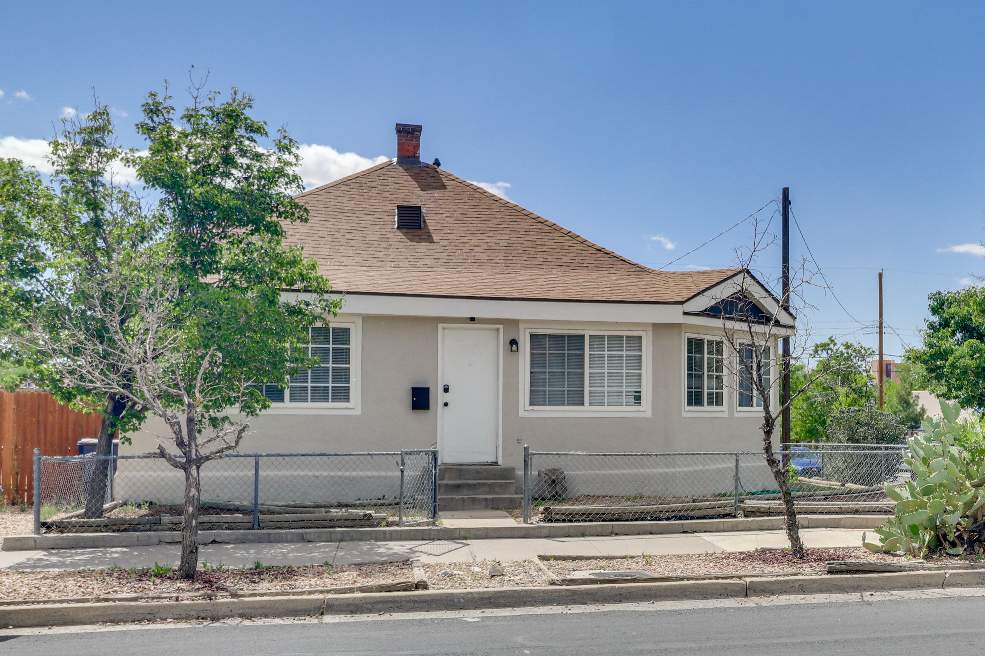 Property Exterior | Driveway (2 Vehicles) | Free Street Parking