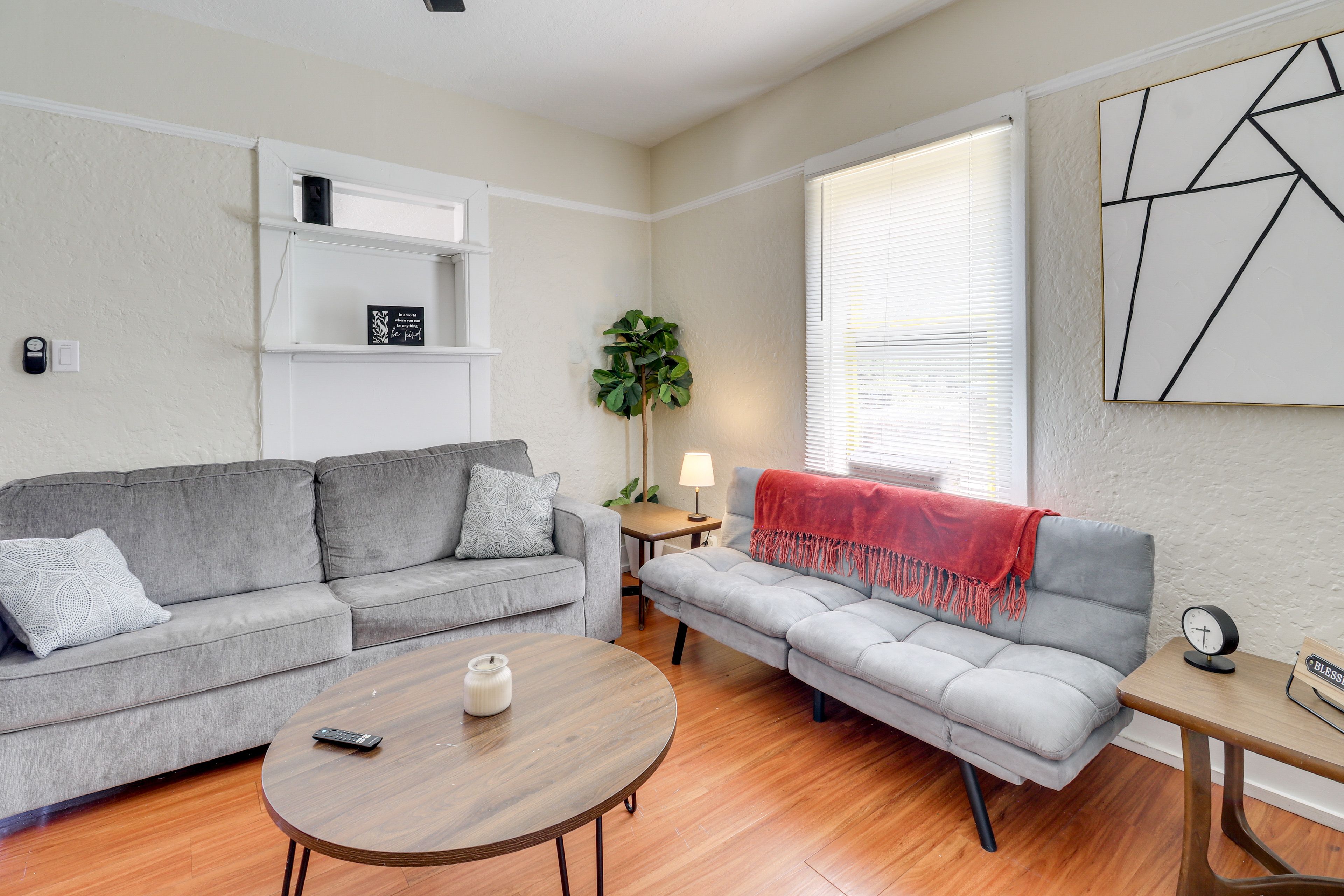 Living Room | Queen Sleeper Sofa | Full Futon (Memory Foam) | Free WiFi