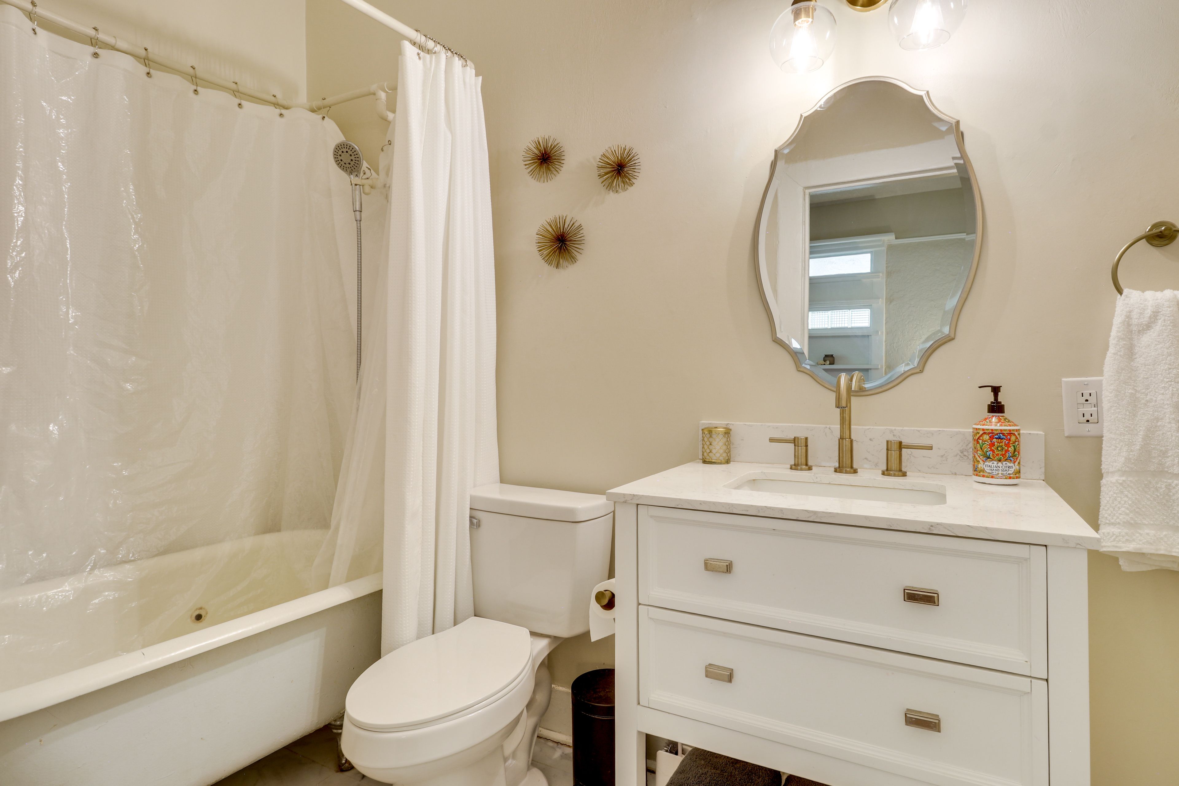 Full Bathroom