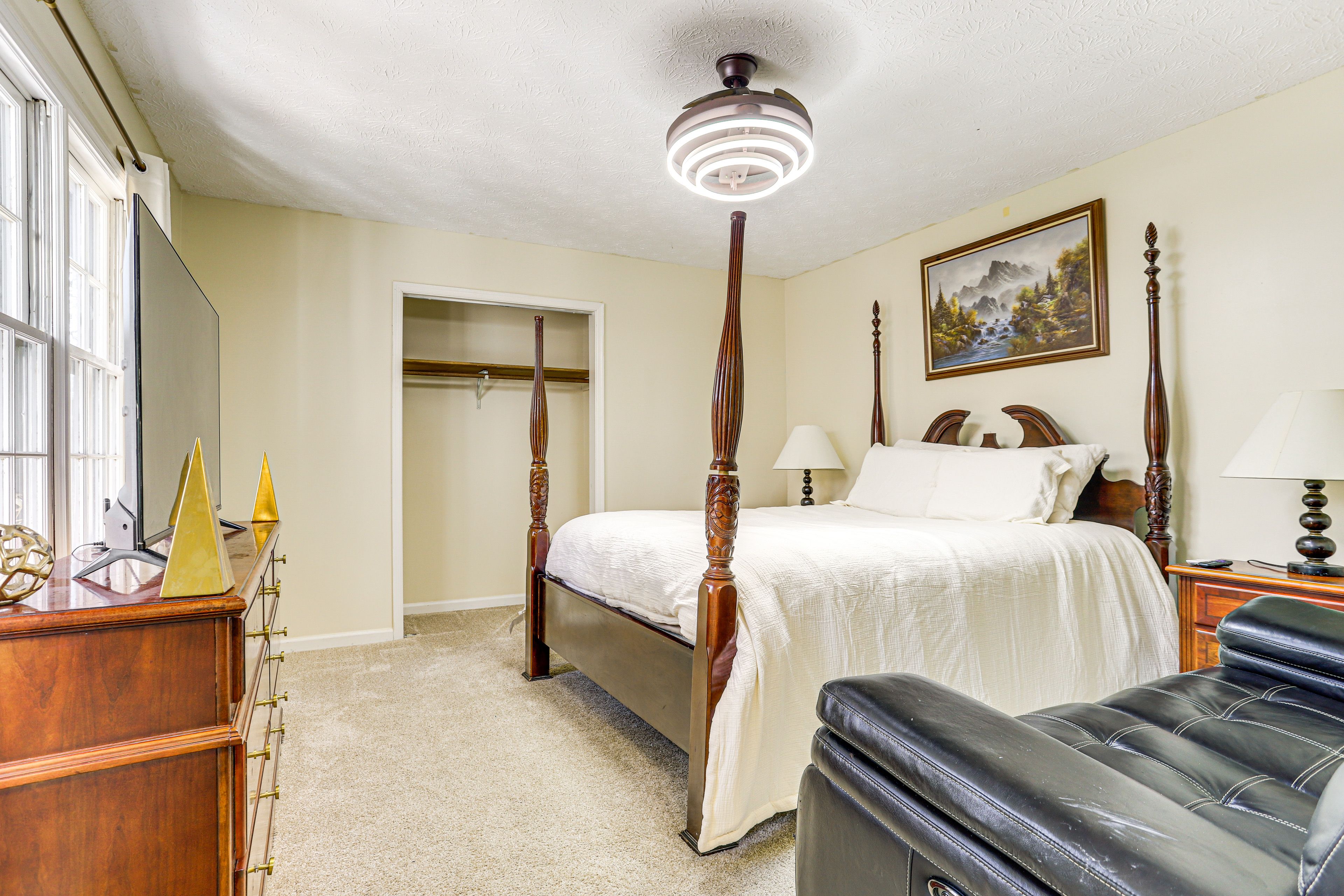Bedroom 2 | 2nd Floor | King Bed | Smart TV