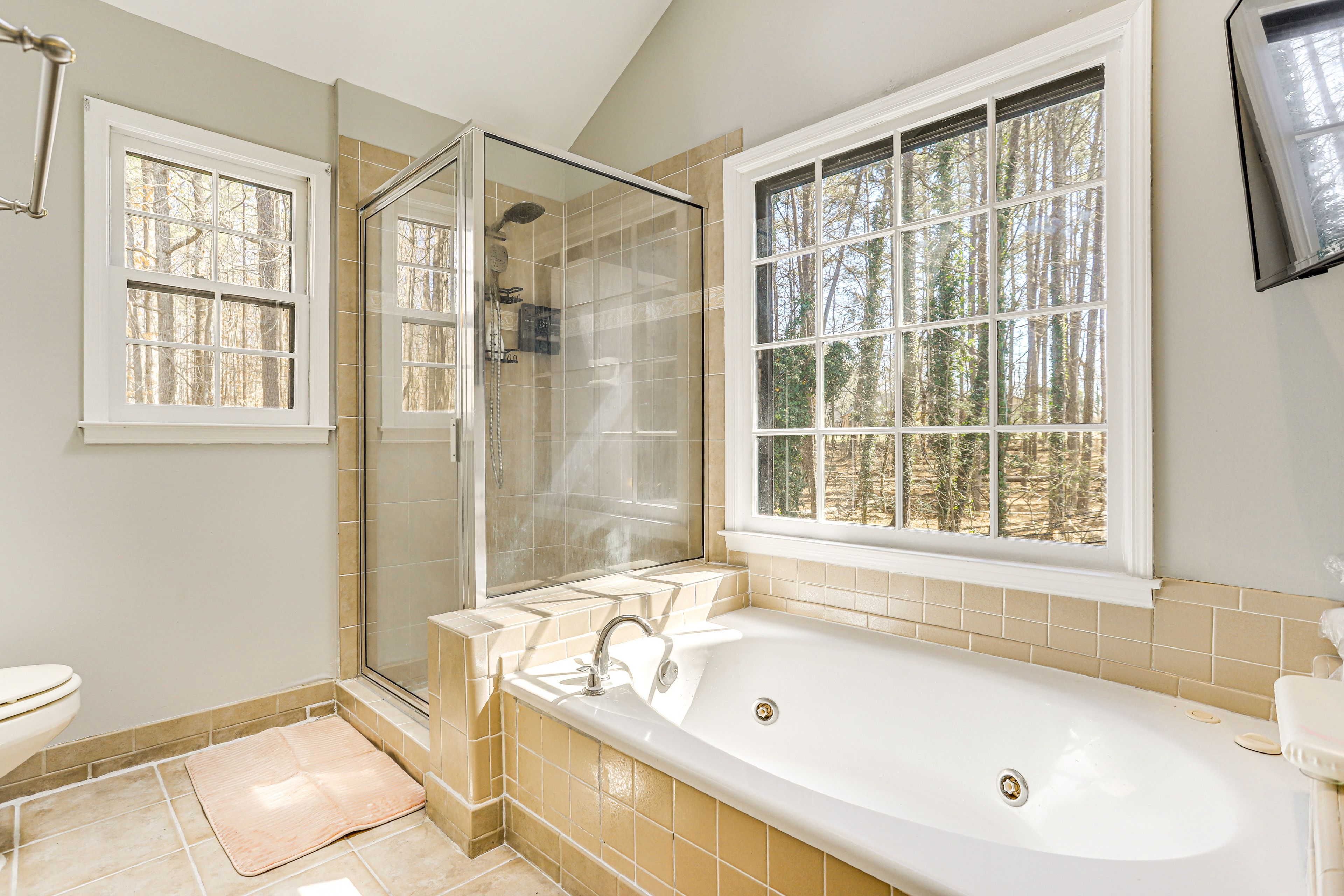 En-Suite Bathroom | 2nd Floor | Towels Provided