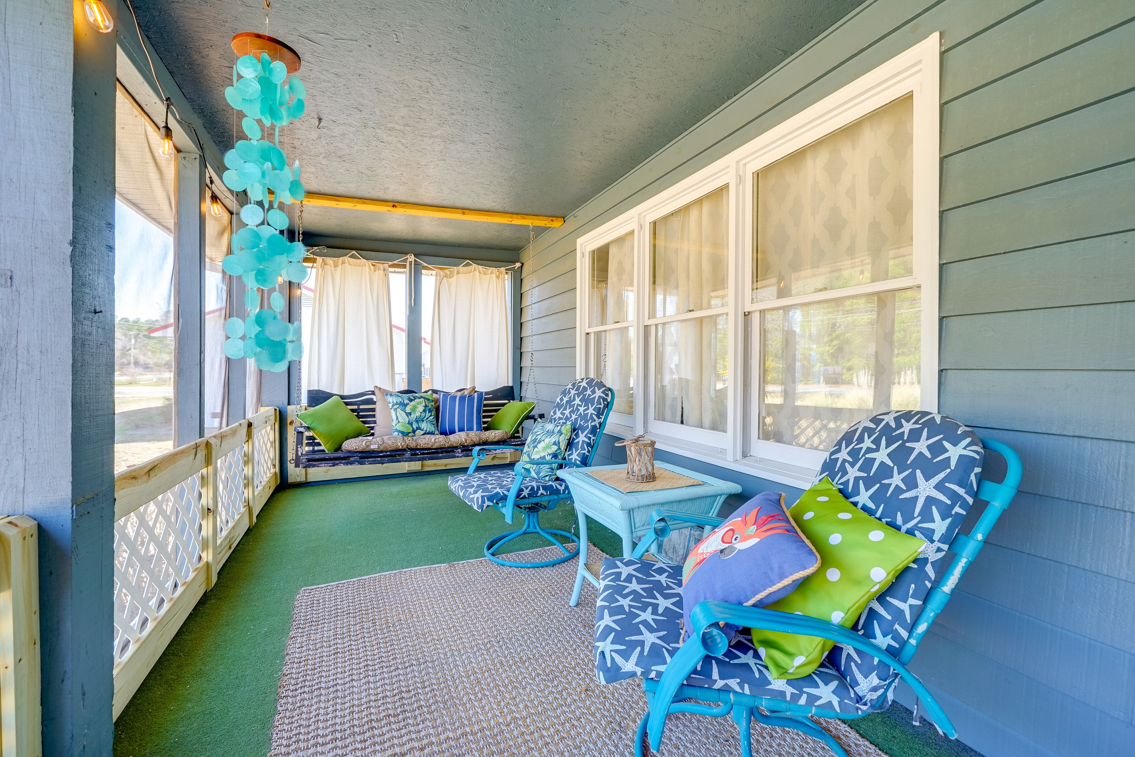 Screened-In Porch | Single-Story Home