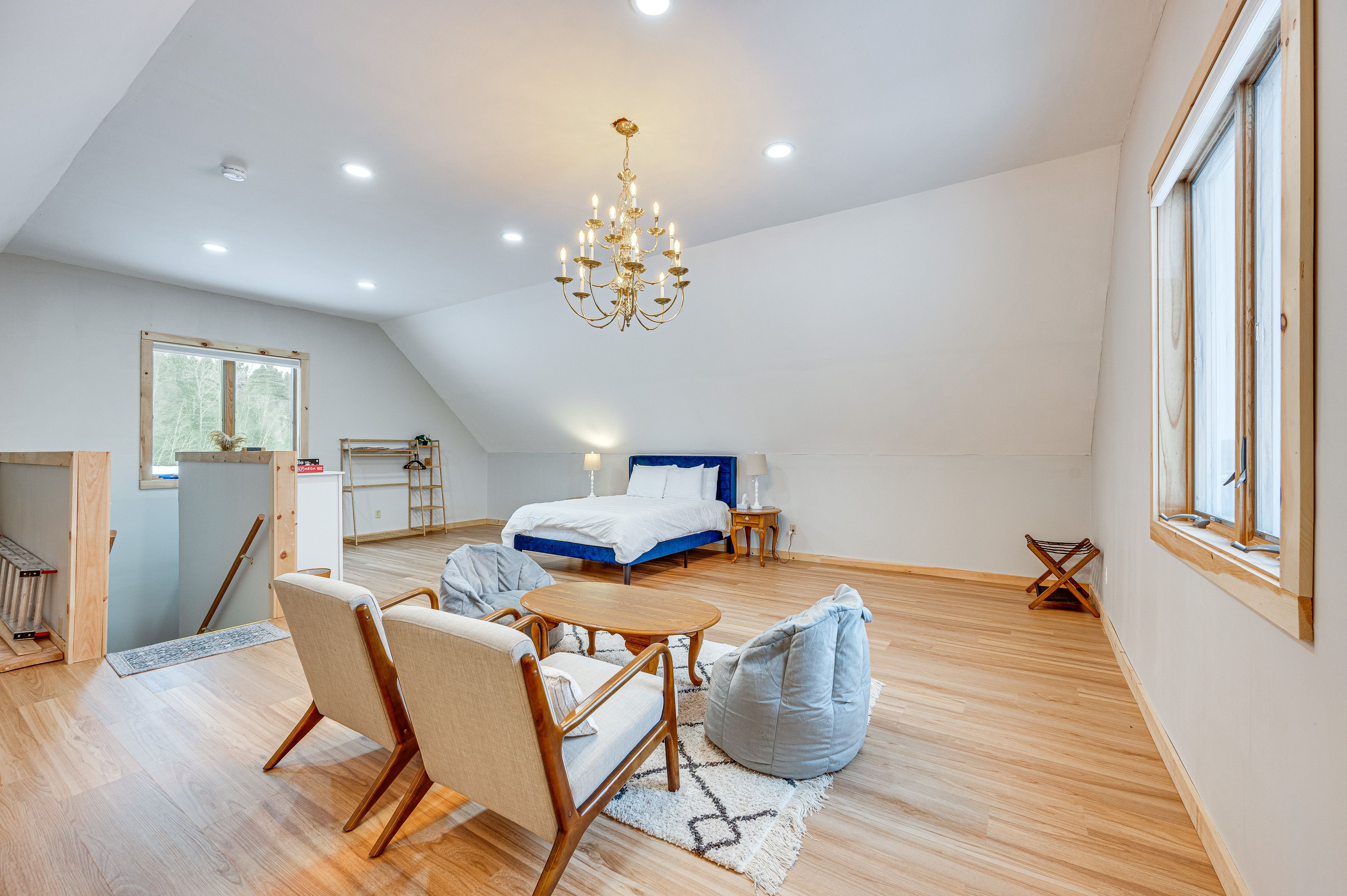 Bedroom 2 | Queen Bed | Sitting Area | 3rd Floor