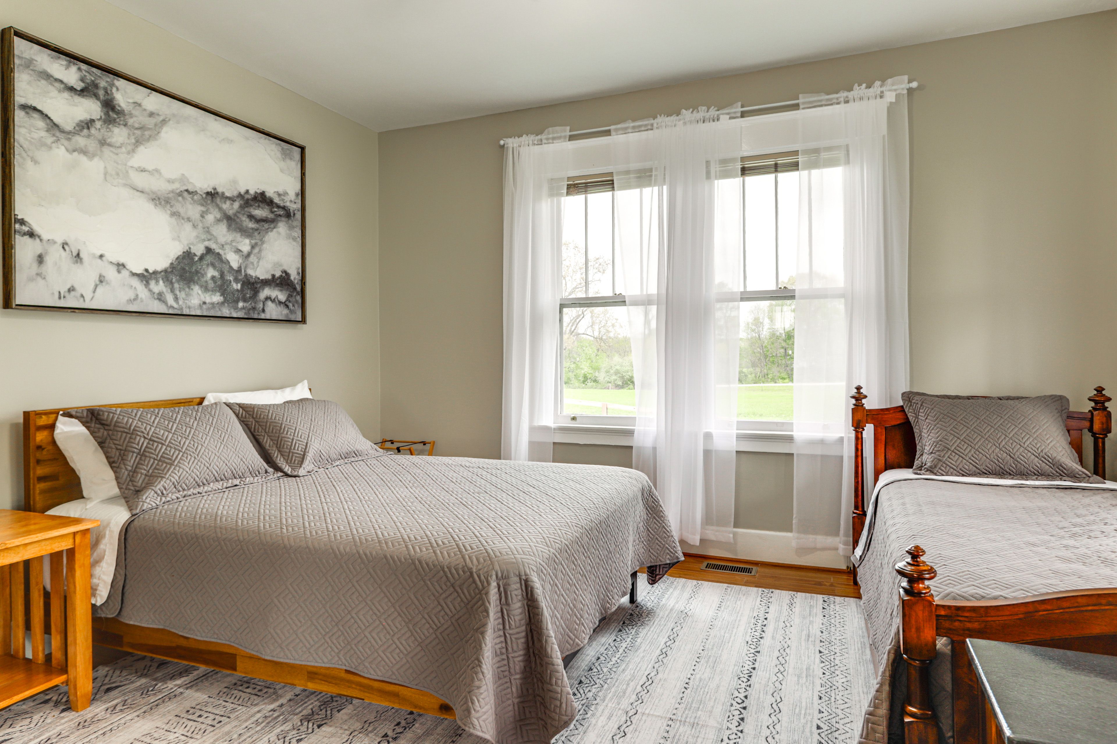 Bedroom 1 | Queen Bed | 1 Twin Bed | 1st Floor