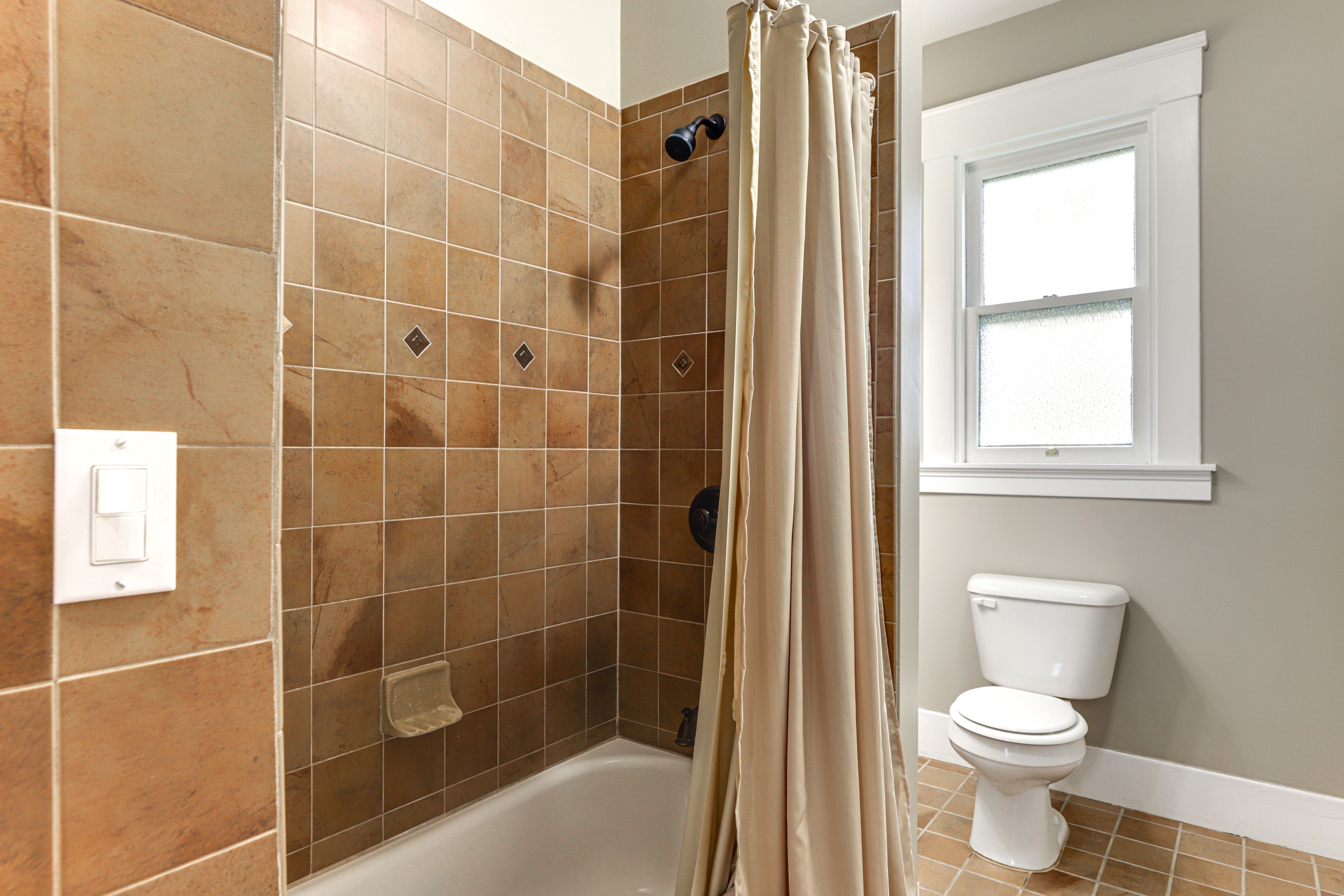 Full Bathroom | 1st Floor