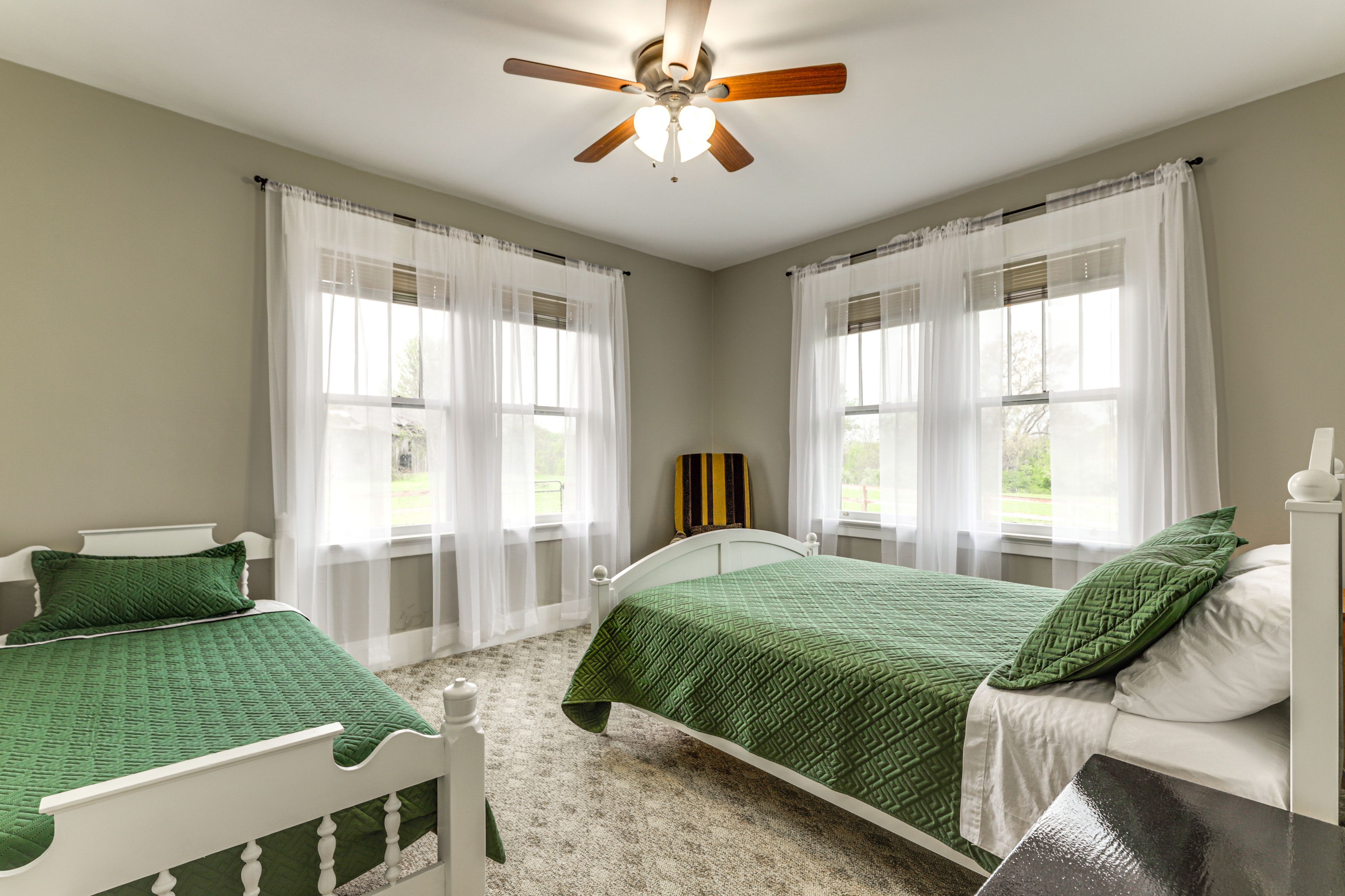 Bedroom 2 | Queen Bed | Twin Bed | 1st Floor