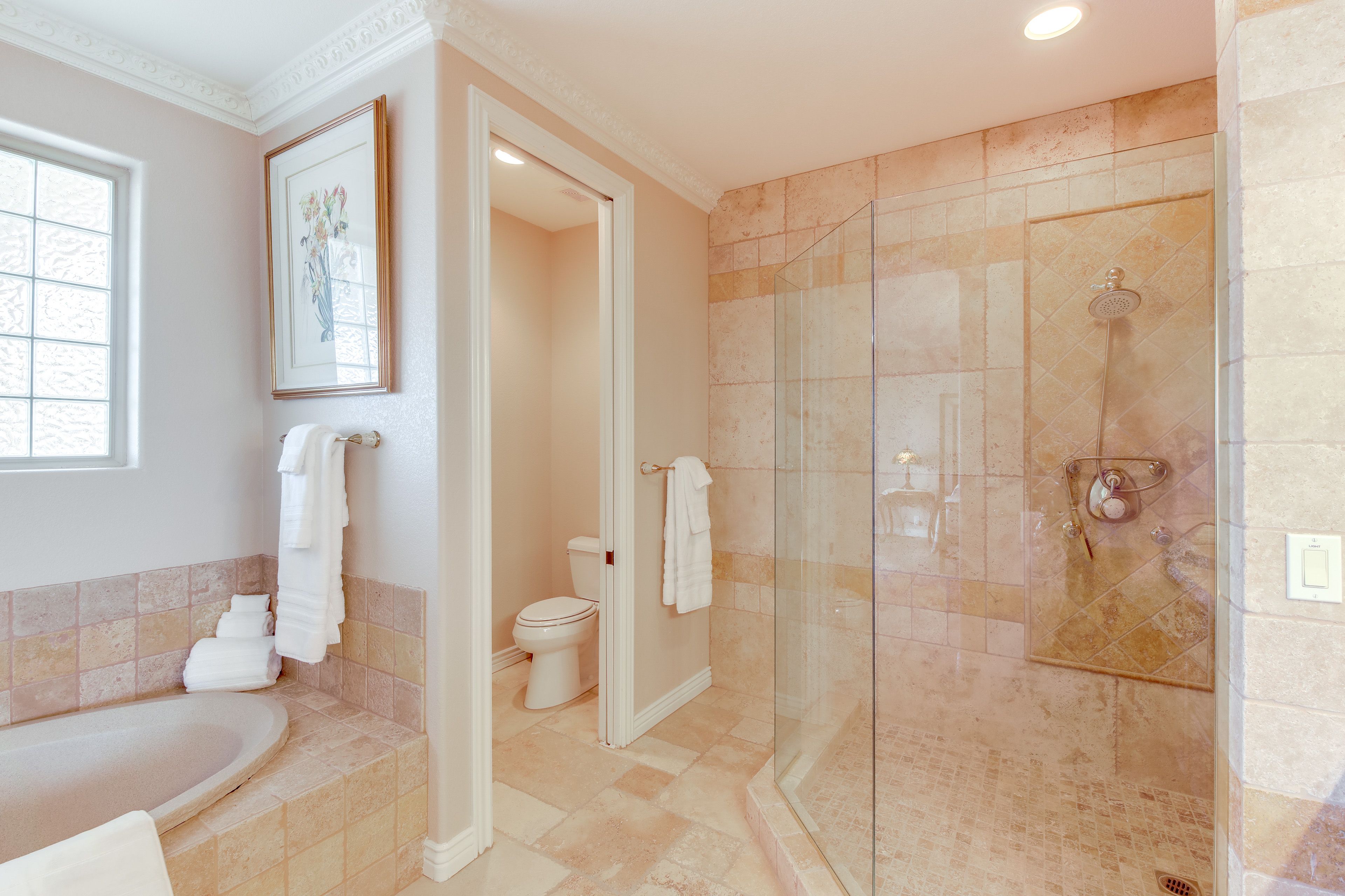 Full Bathroom | 2nd Floor | Towels Provided