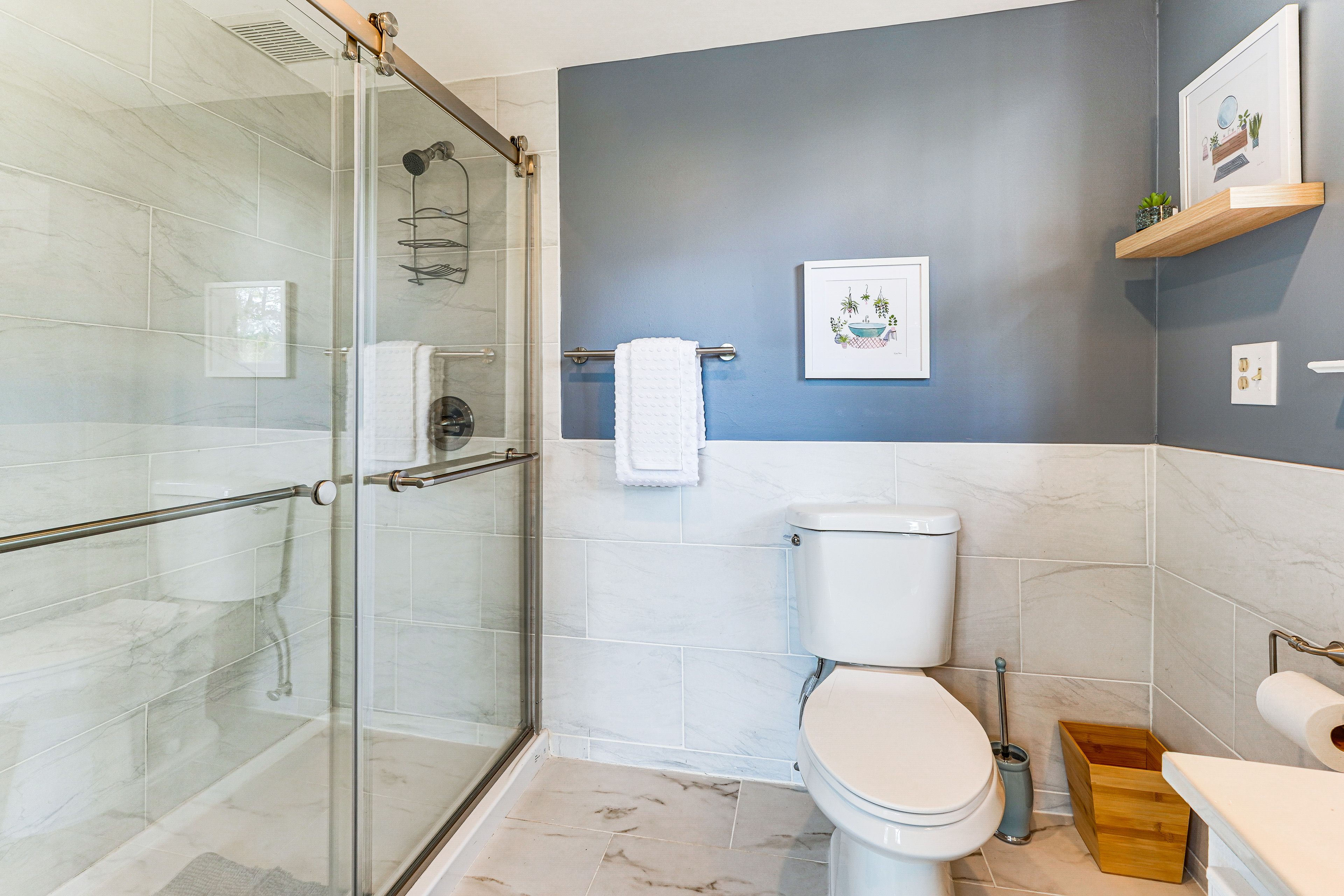 Full Bathroom | 2nd Floor