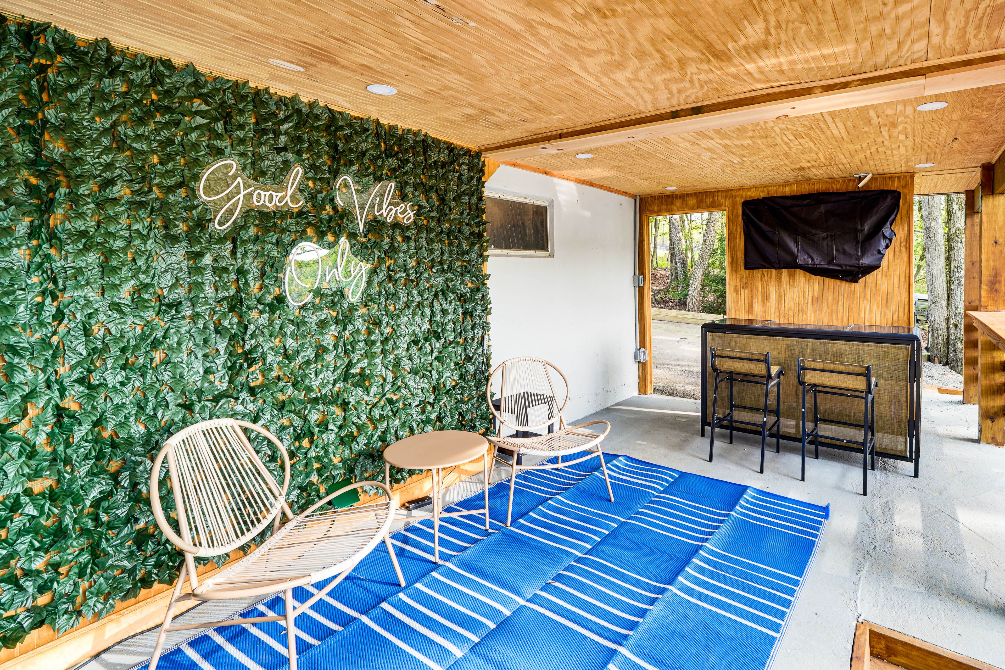 Covered Patio | Bar w/ Seating