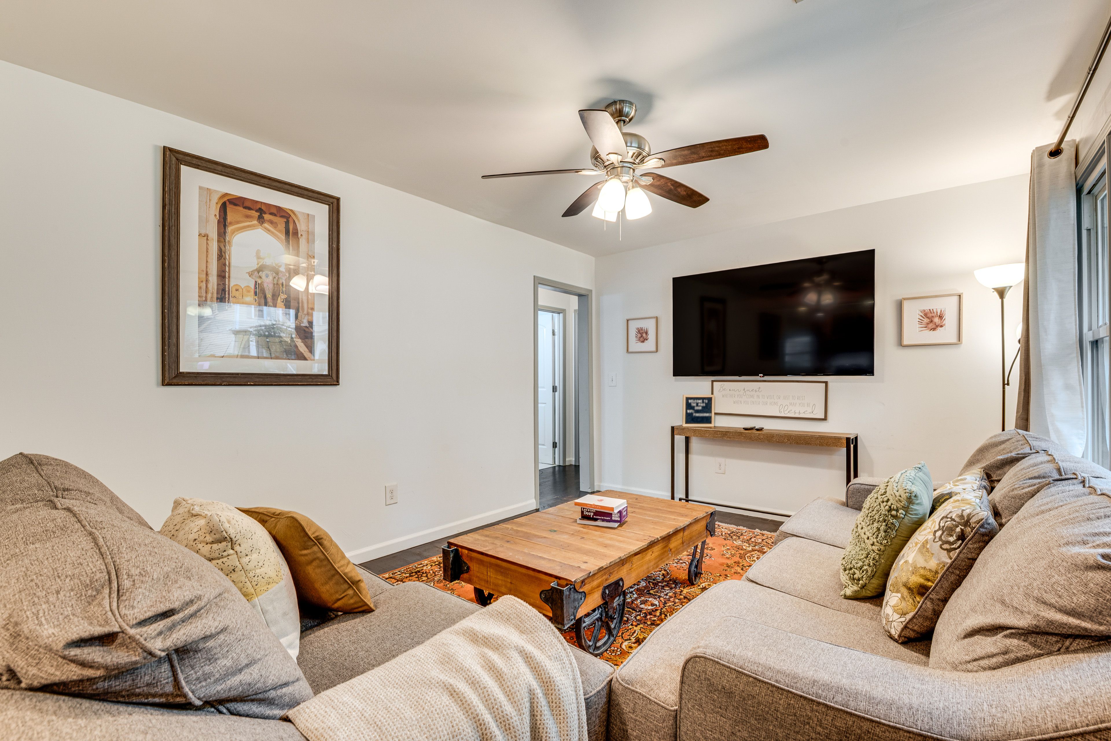 Living Room | Free WiFi