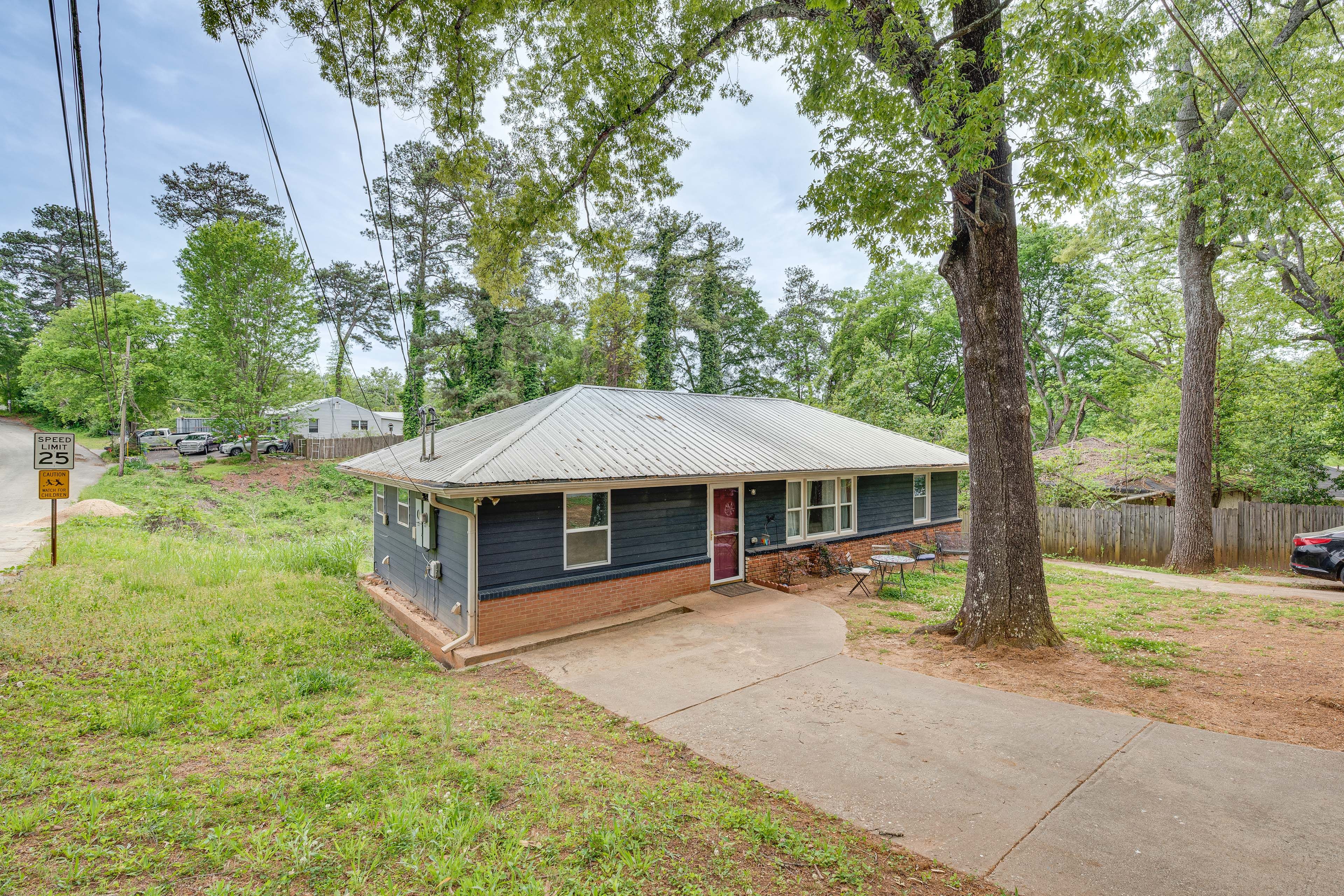 Parking | Driveway (1 Vehicle) | Garage (1 Vehicle)