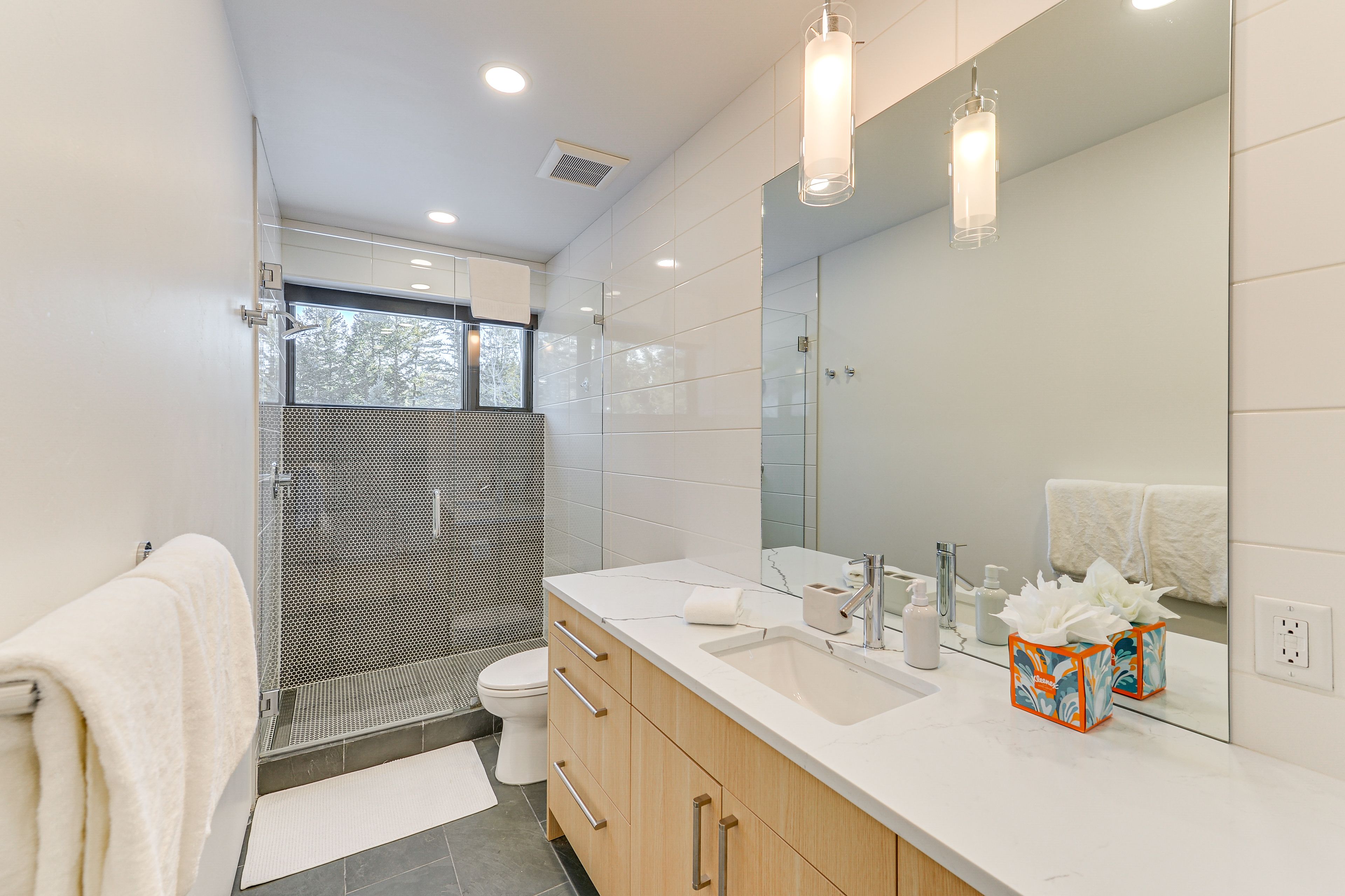 En-Suite Bathroom | 2nd Floor
