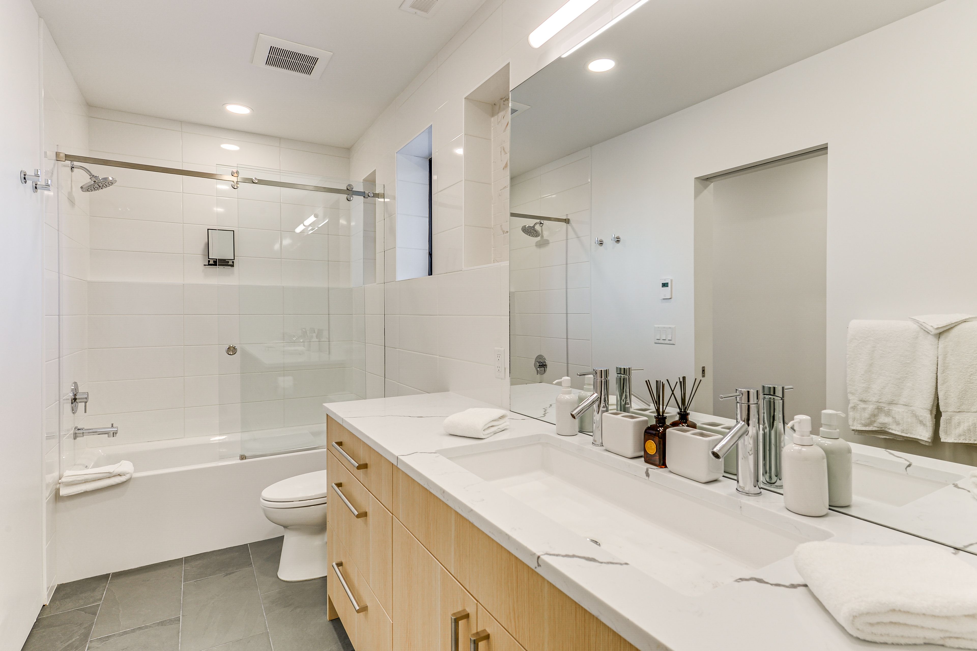 Full Bathroom | 1st Floor