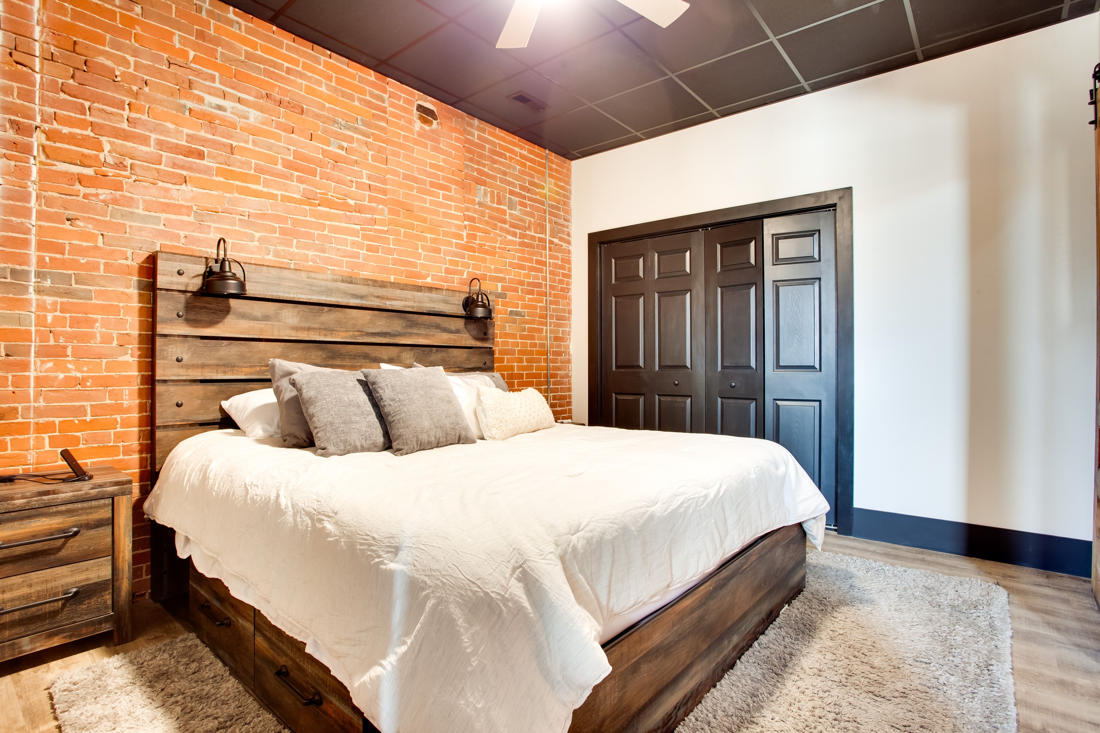 Bedroom 1 | King Bed | 1st Floor