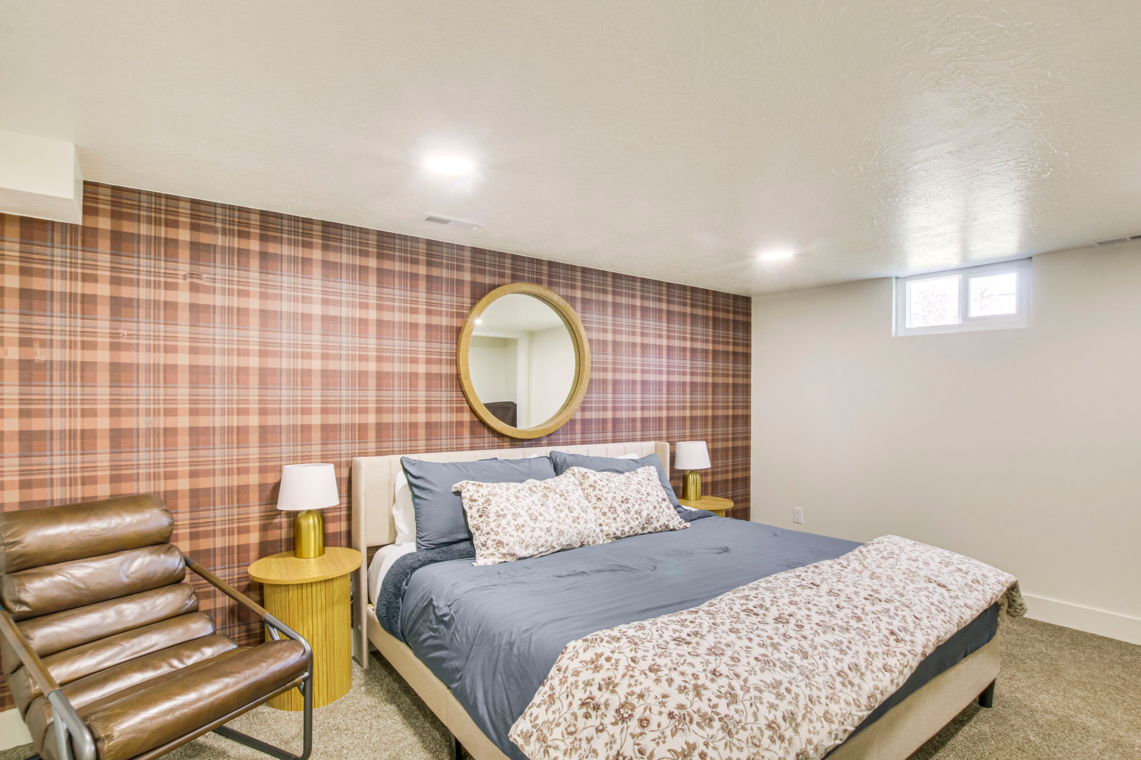 Bedroom 1 | King Bed