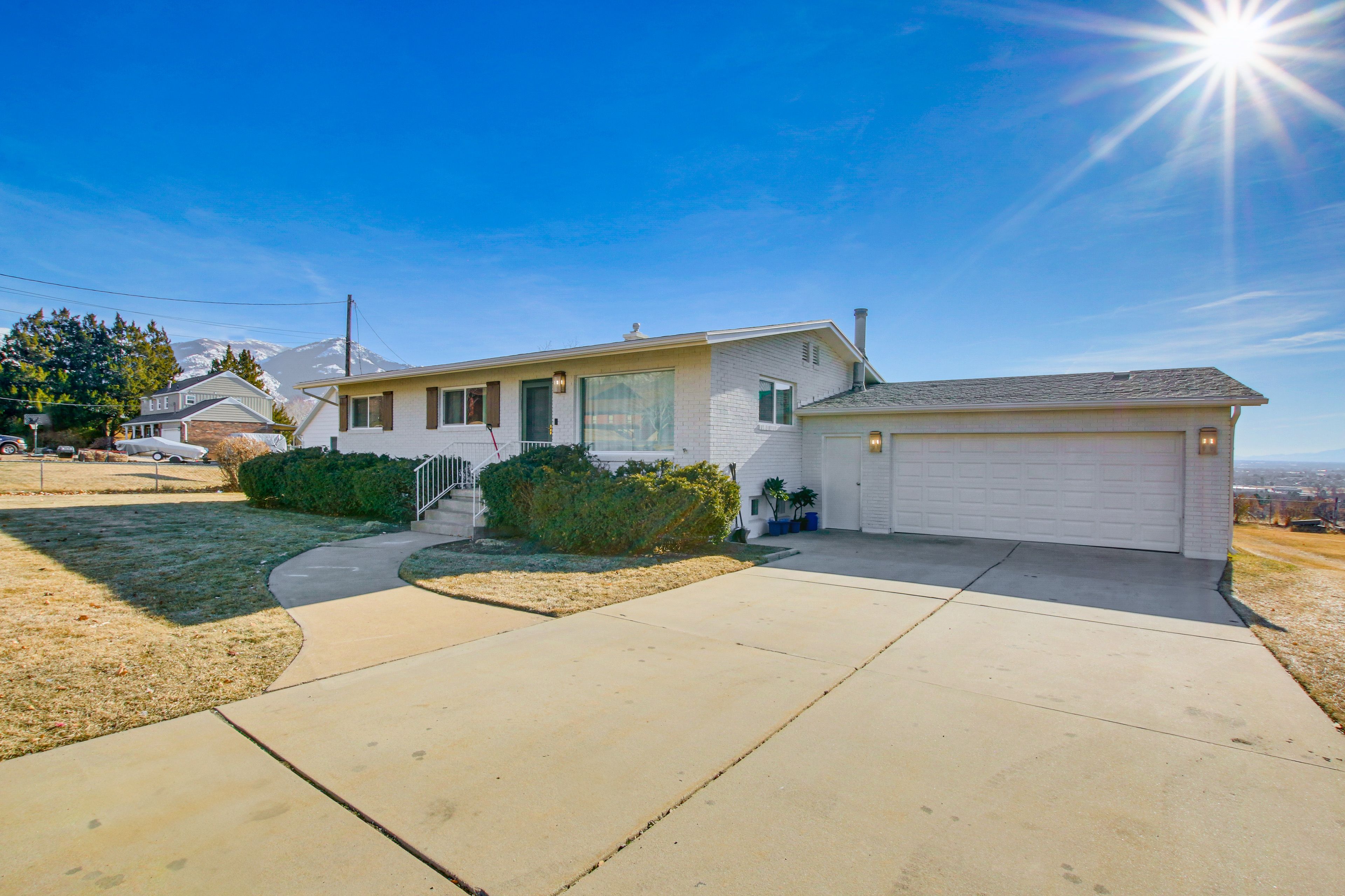 Property Exterior | Shared Garage (1 Vehicle) | Shared Driveway (2 Vehicles)