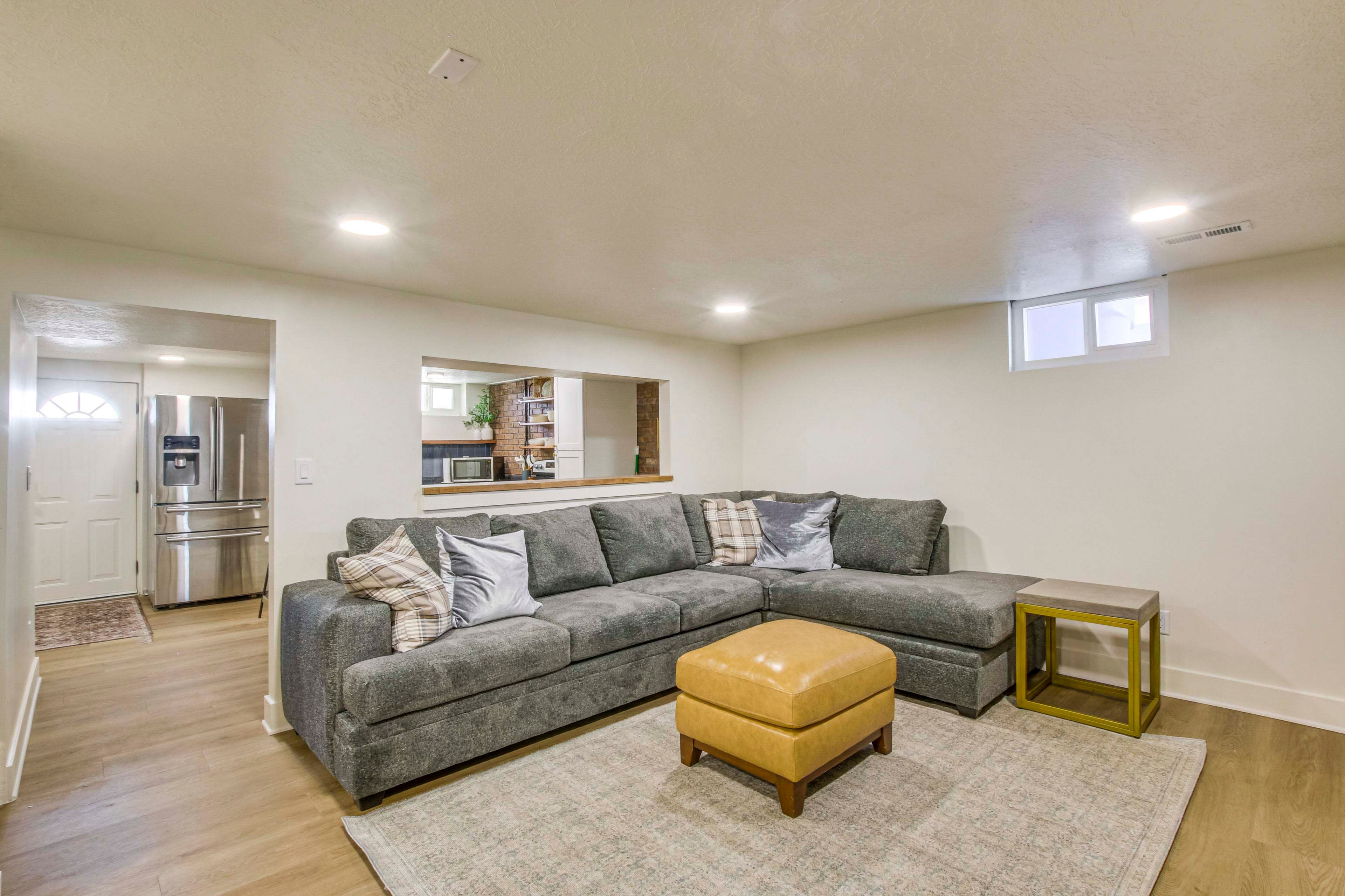 Living Room | Free WiFi | Central A/C & Heat | Smart TV | Electric Fireplace
