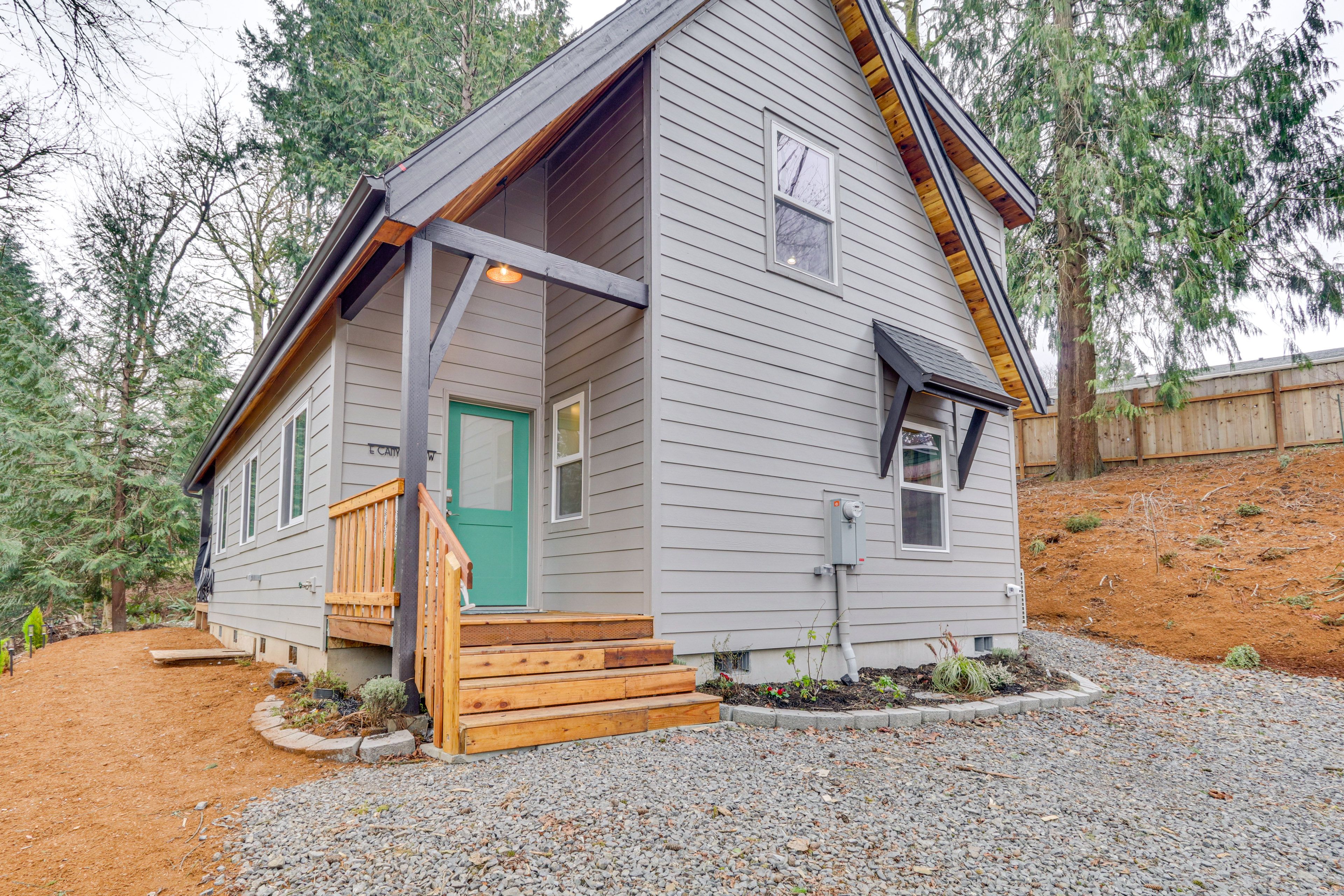 Property Exterior | Driveway (2 Vehicles)