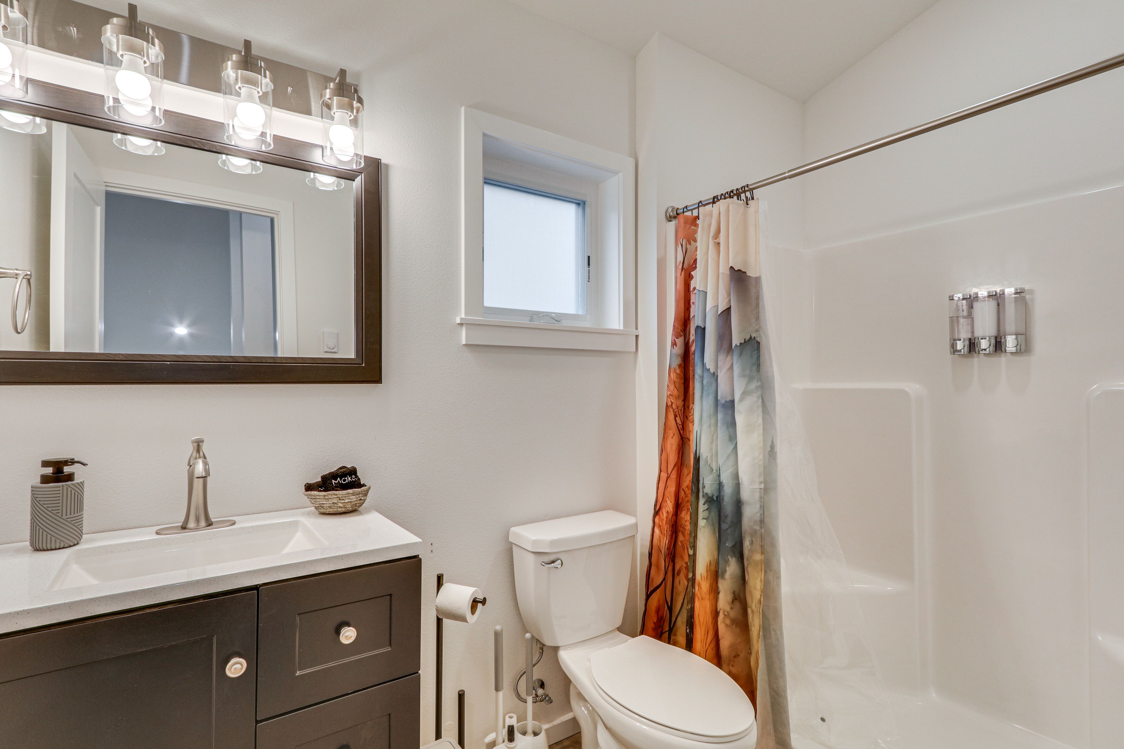 Full Bathroom | 2nd Floor