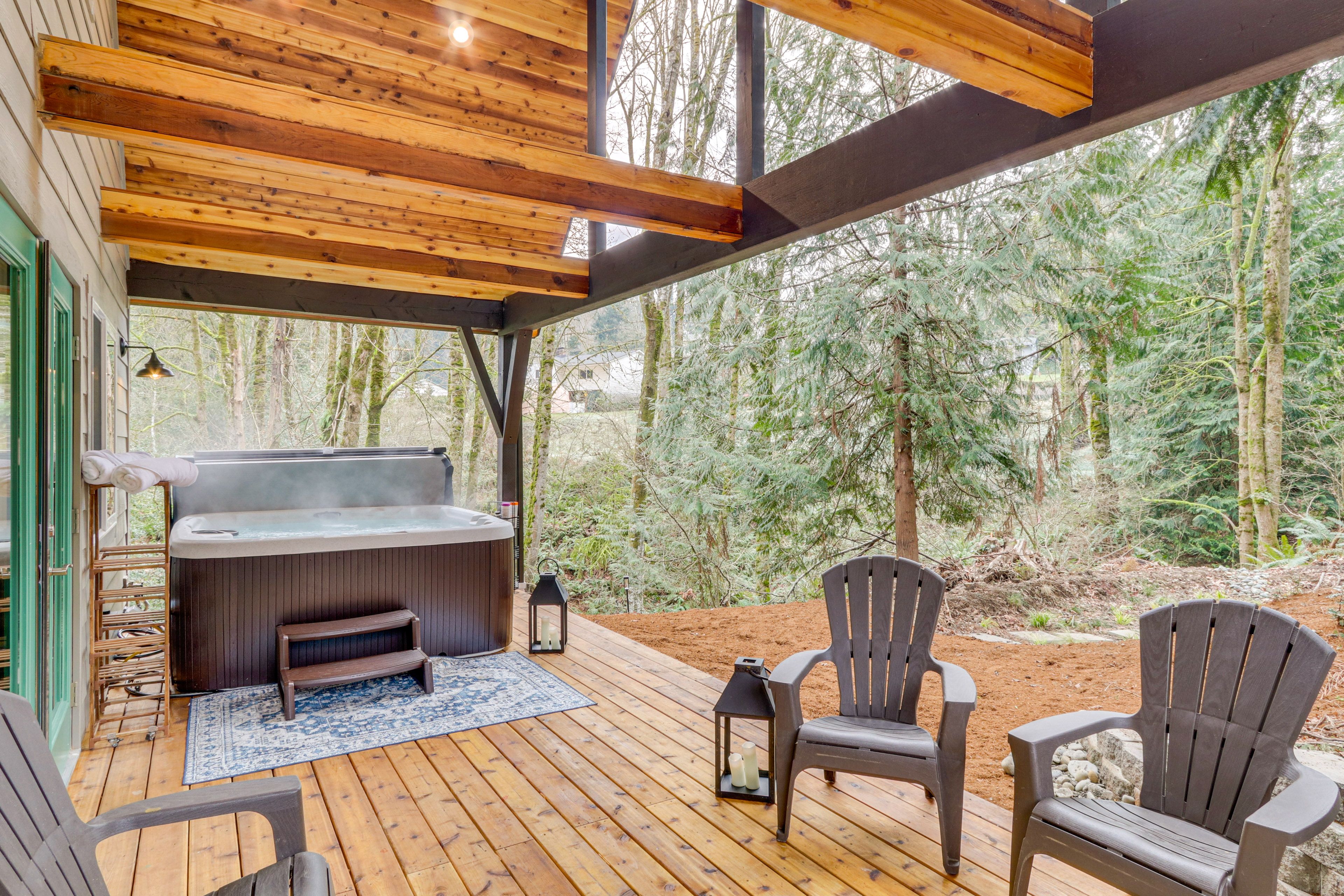 Deck | Hot Tub | Gas Grill