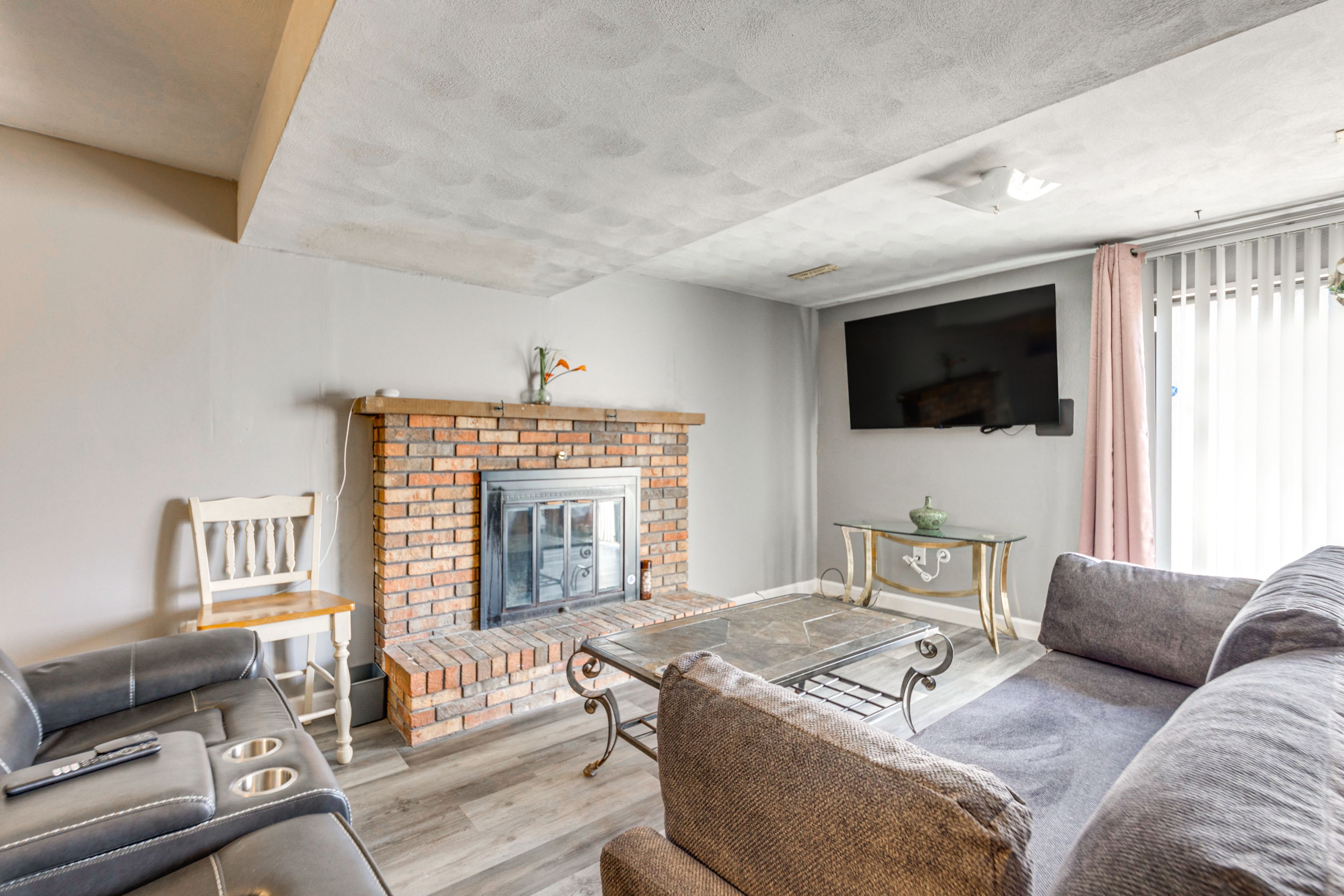 Basement | Queen Sleeper Sofa | 65" Smart TV | 2 Fireplaces | Lower Level
