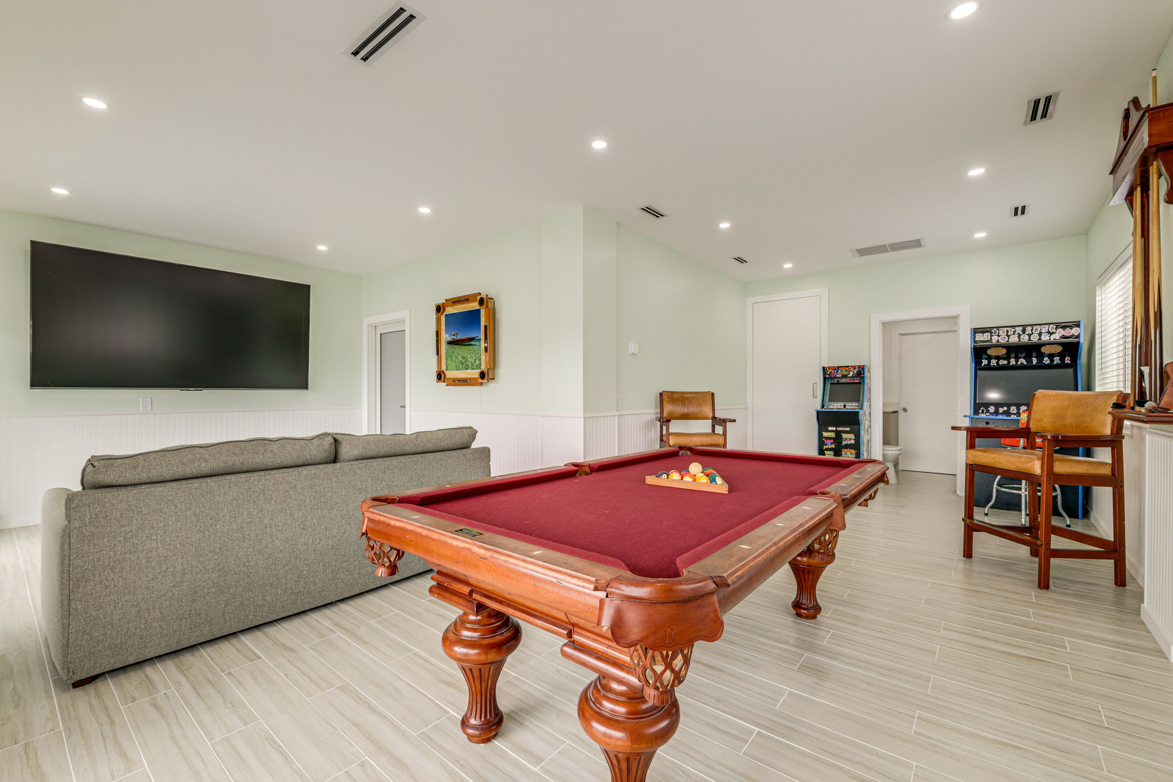 Game Room | Flat-Screen TV | Pool Table | Video Arcade Machines