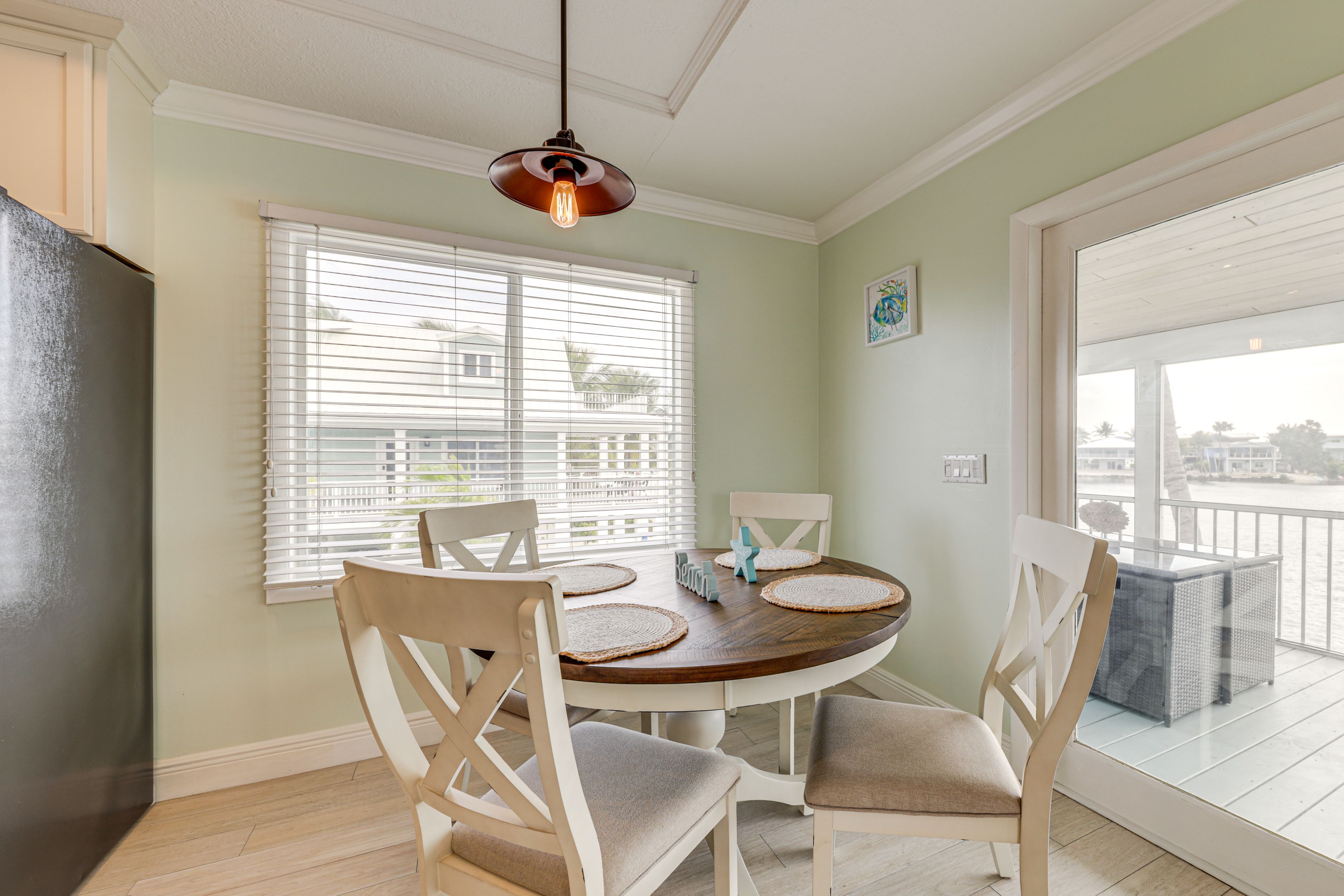 Dining Area | Dishware/Flatware | Main Floor