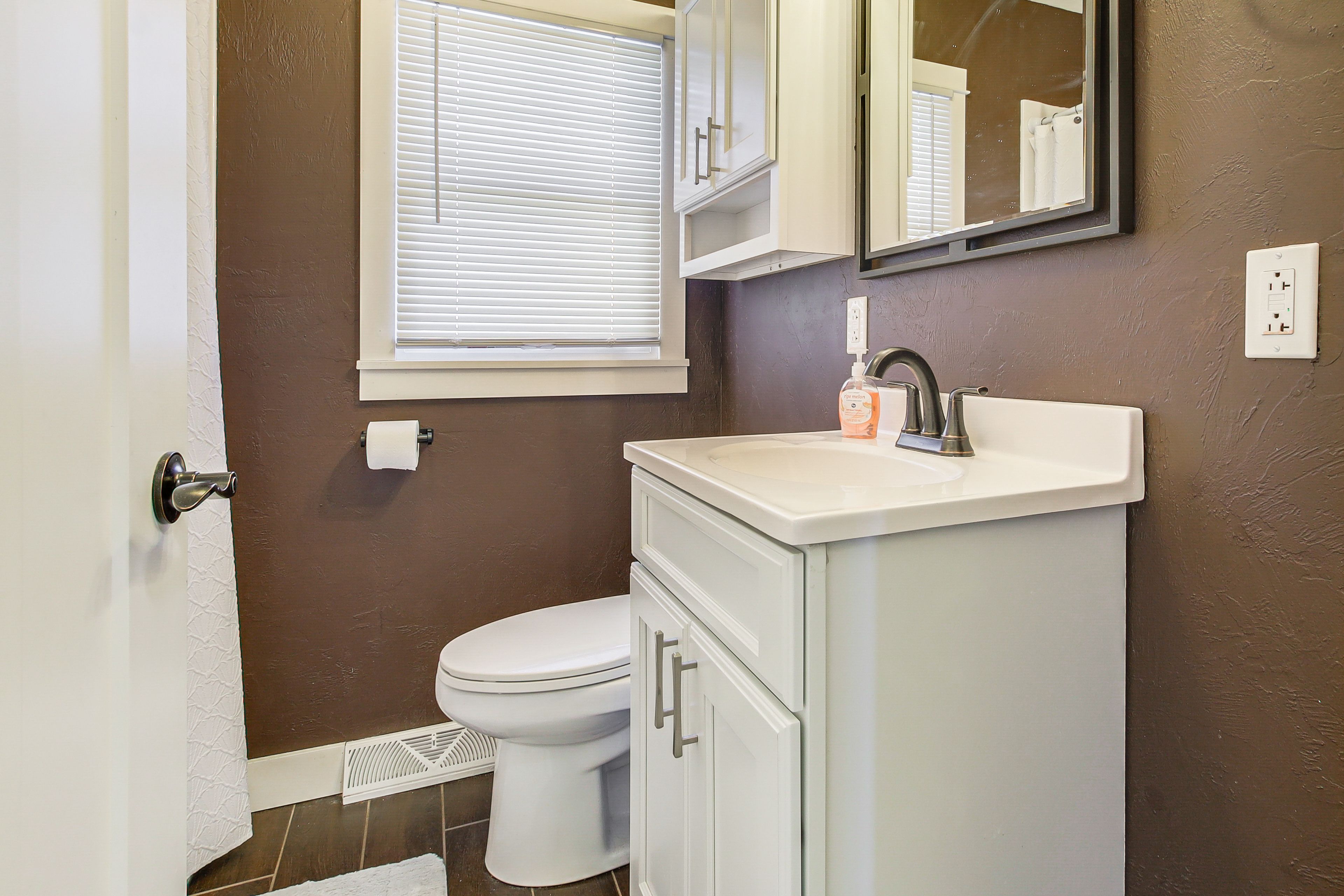 Full Bathroom