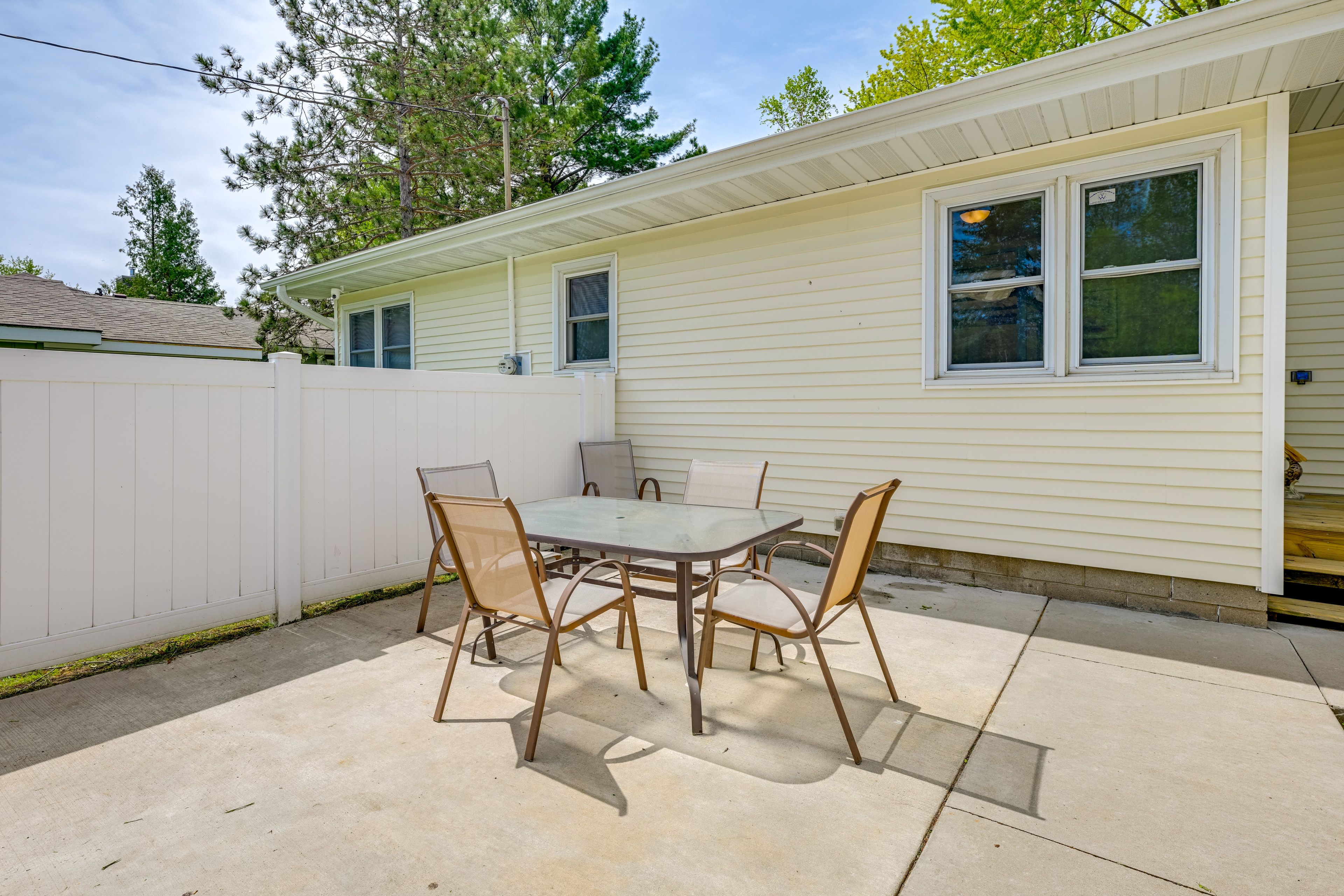Patio | Outdoor Dining | Gas Grill