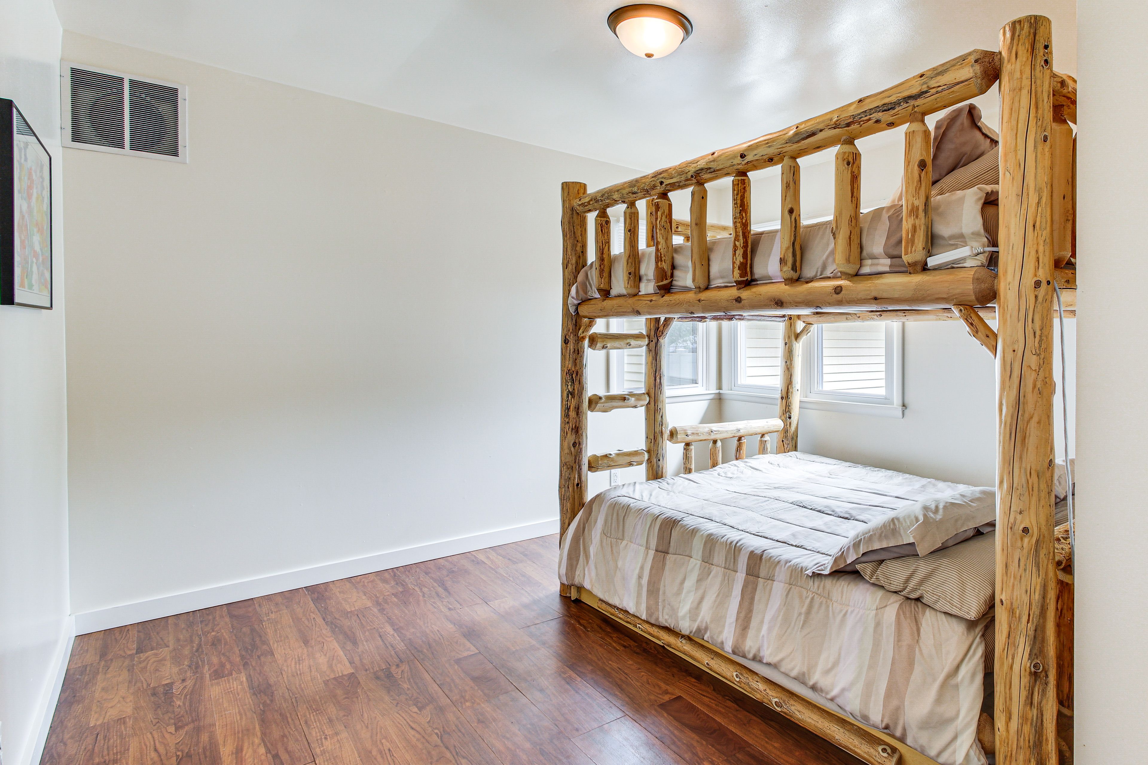 Bedroom 3 | Queen Bunk Bed w/ Twin Trundle