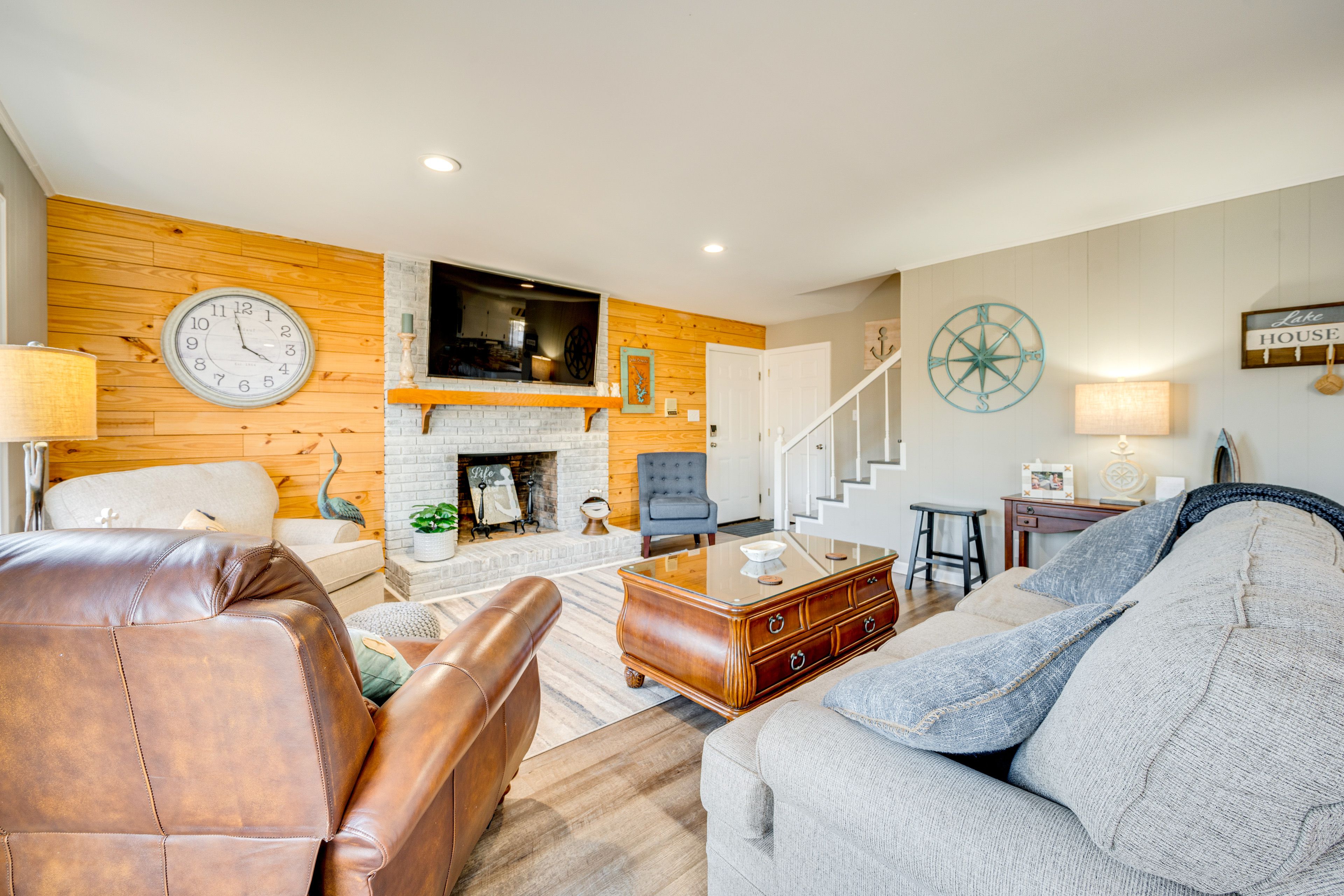 Living Room | Main Level | Smart TV
