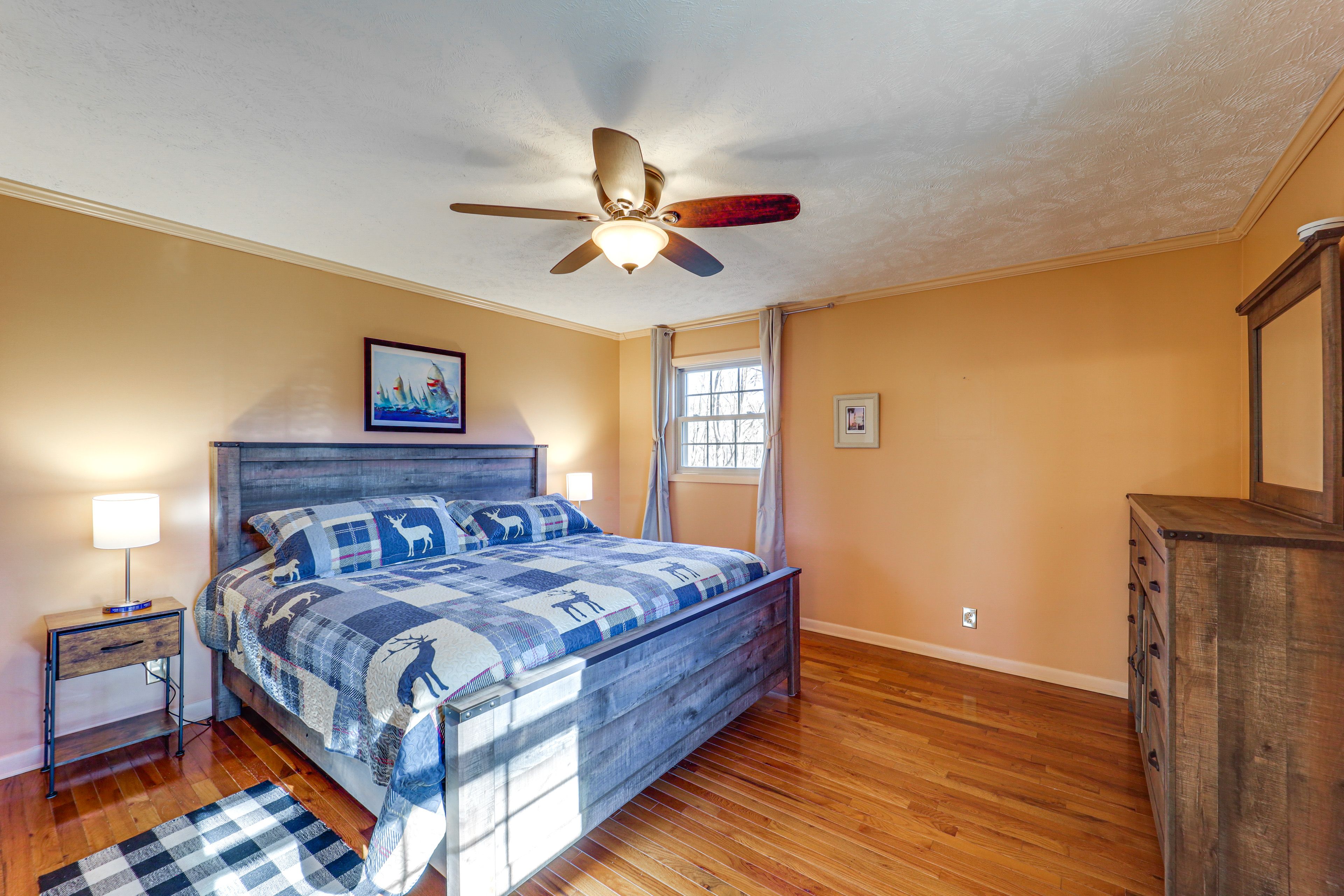 Bedroom 1 | Main Level | King Bed | Linens Provided