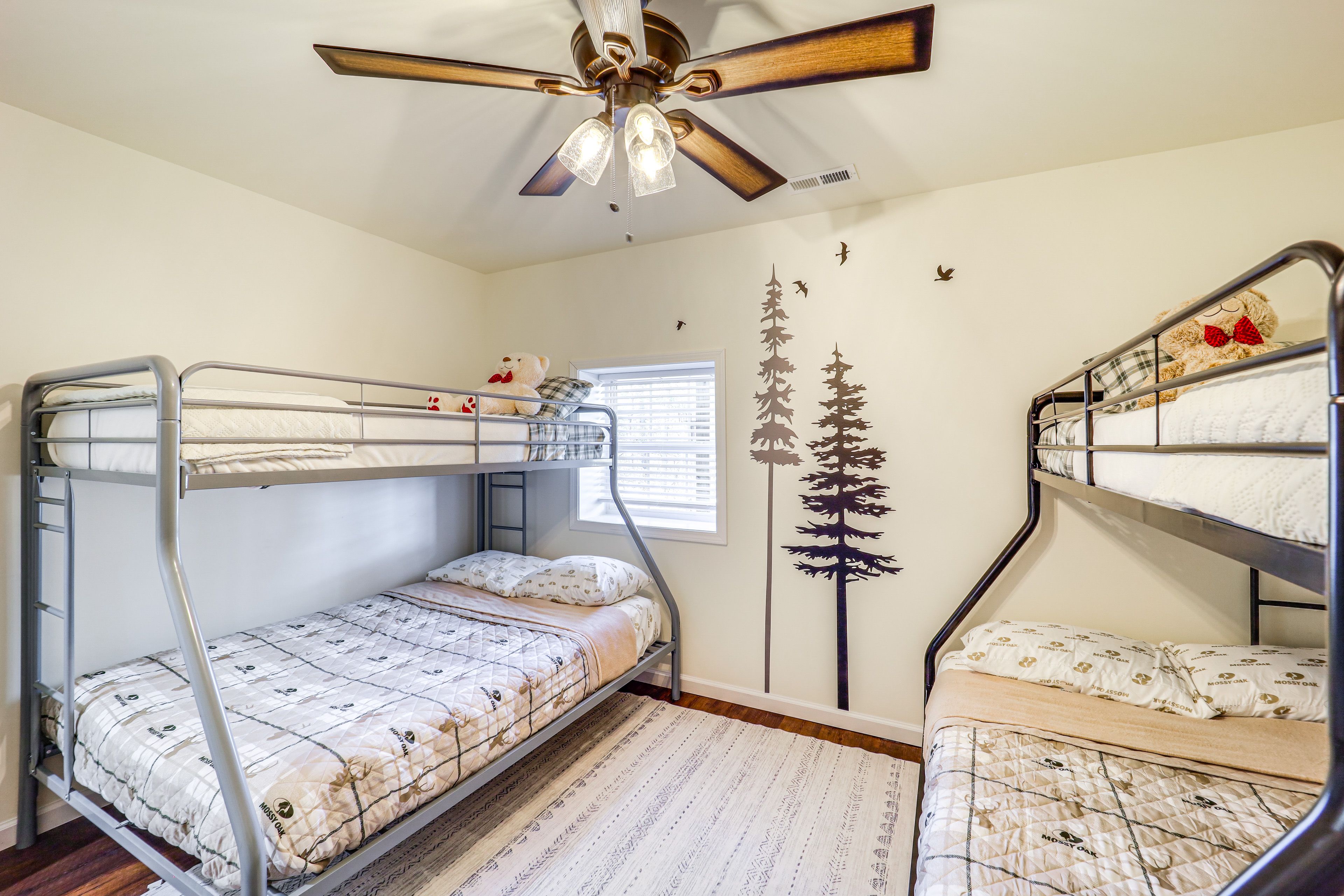 Bedroom 3 | 2 Twin/Full Bunk Beds | Children's Books & Board Games | Lower Level