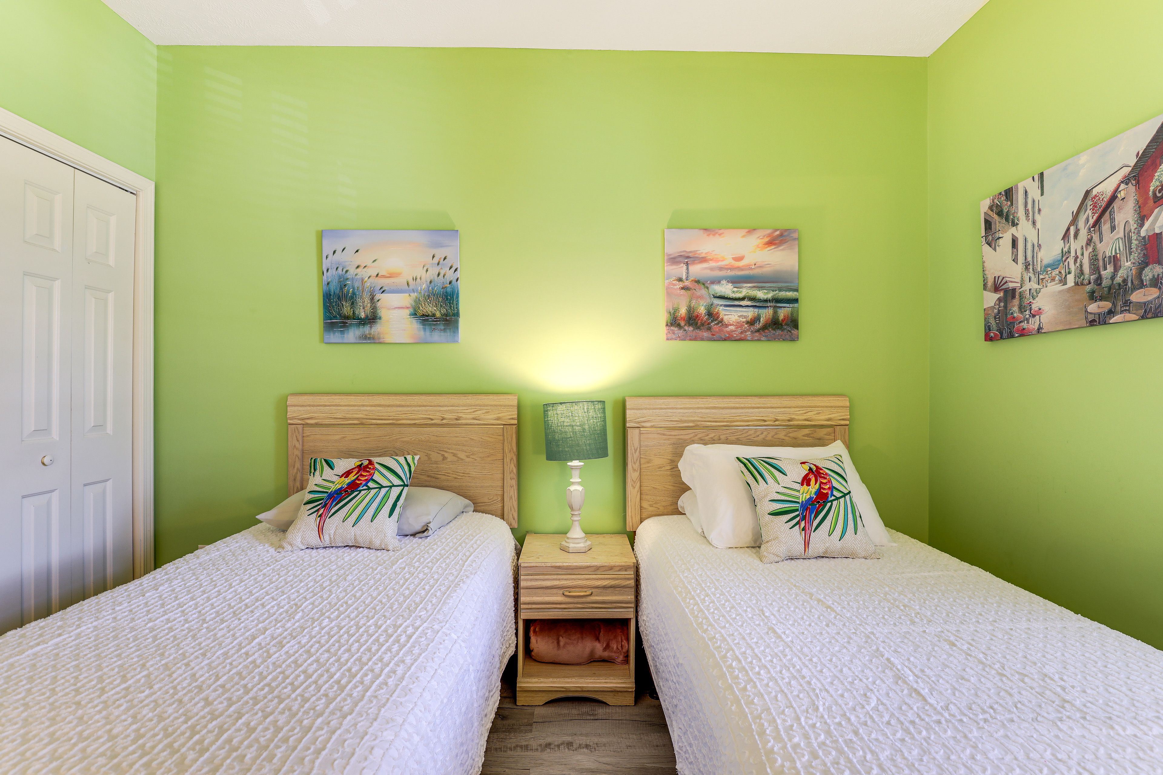 Bedroom 2 | 2 Twin Beds | Smart TV