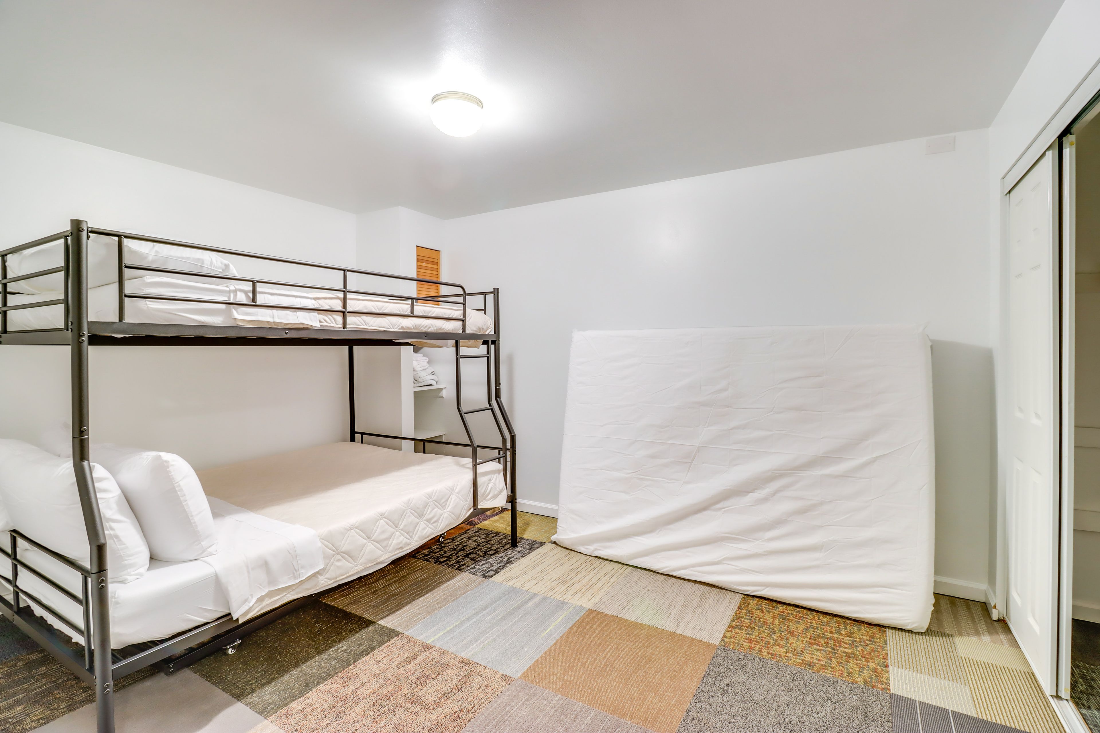 Bedroom 2 | QueenBunk Bed