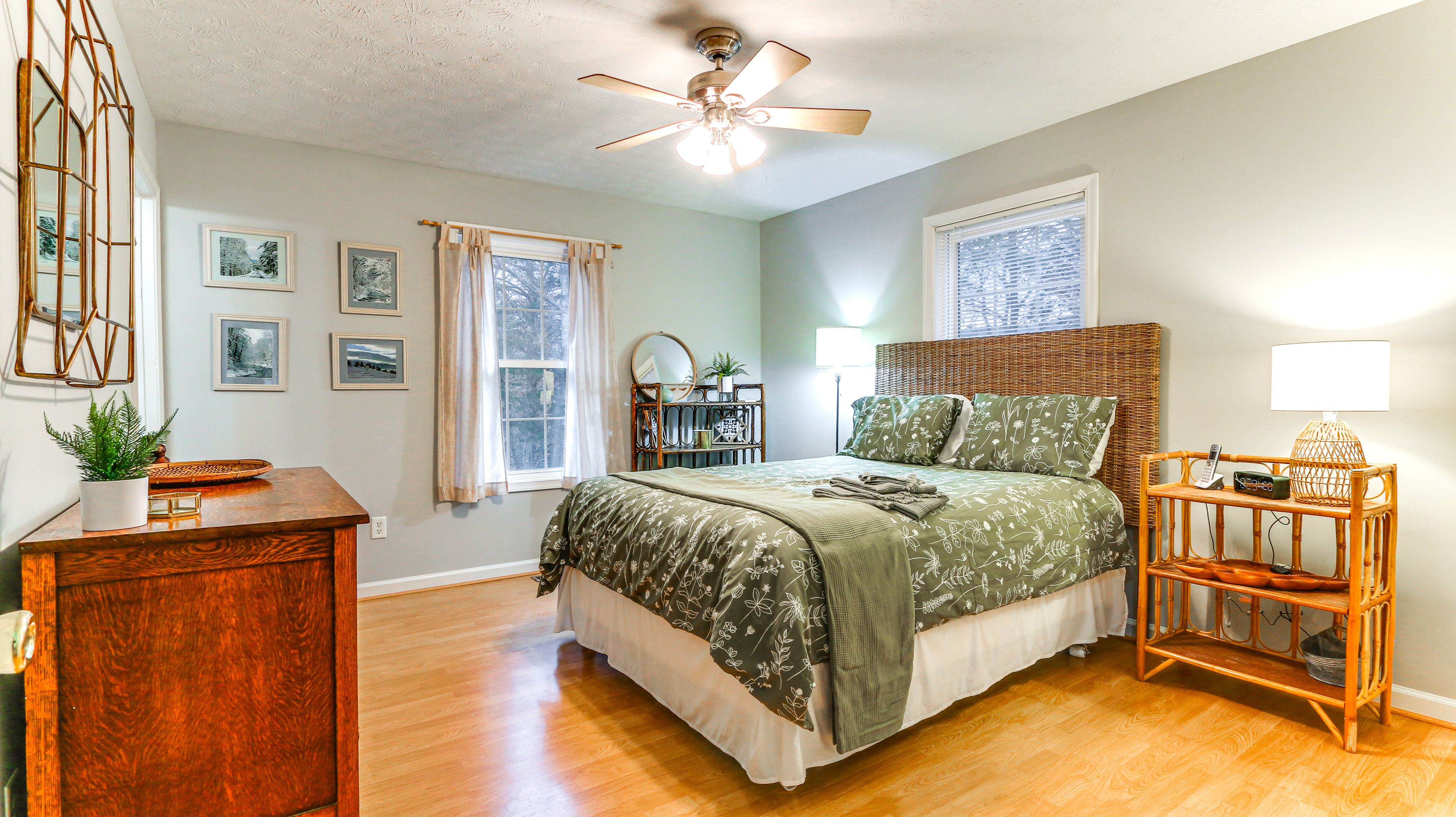 Bedroom 1 | Upper Floor | Queen Bed | Linens Provided