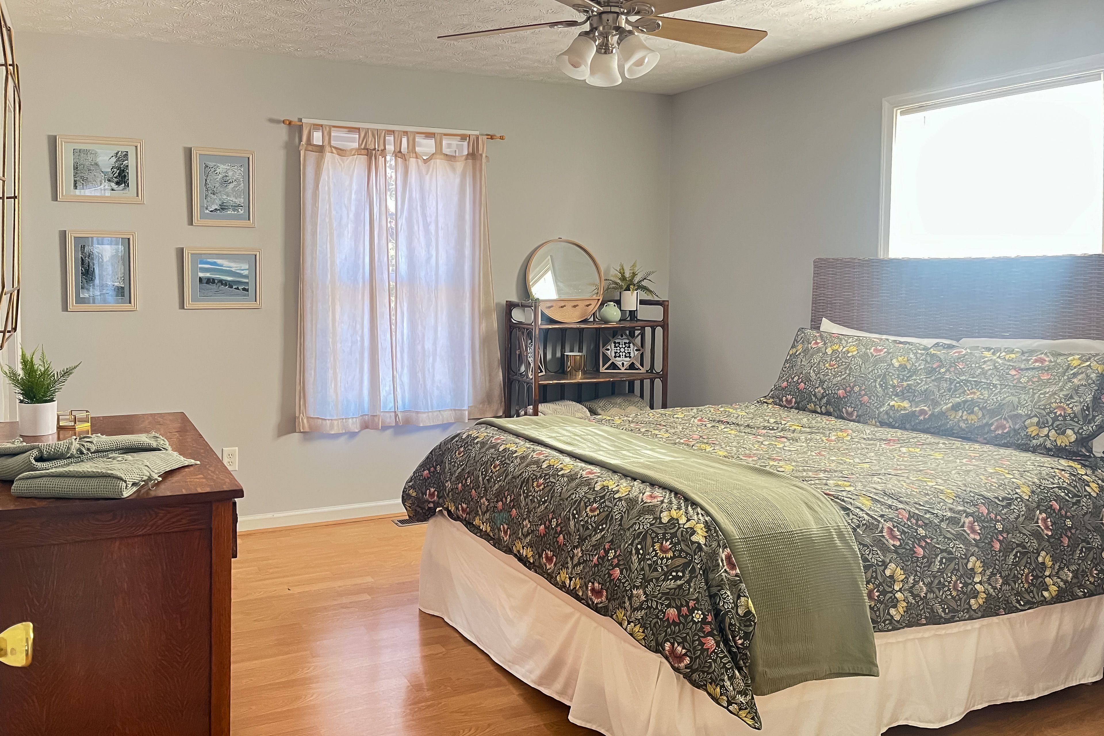 Bedroom 1 | Upper Floor | Queen Bed | Linens Provided