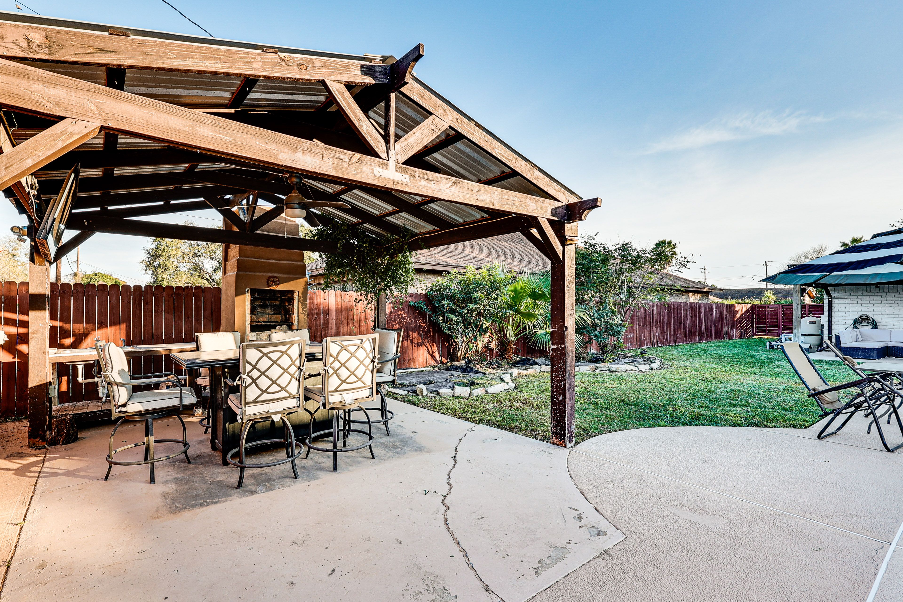 Gazebo | Outdoor Dining Set | Wet Bar