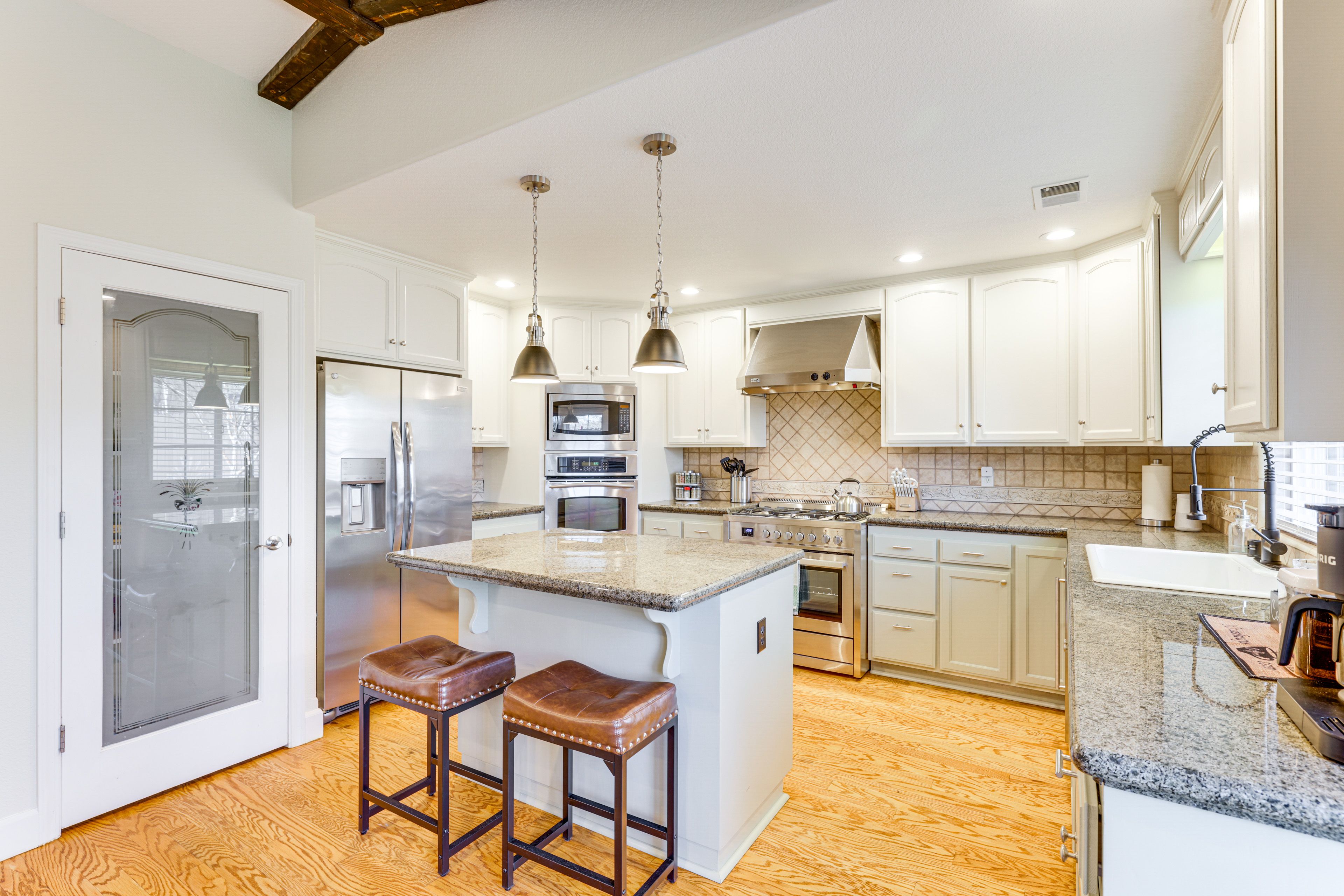 Kitchen | Dual Keurig/Drip Coffee Maker | Dishwasher | Cooking Basics