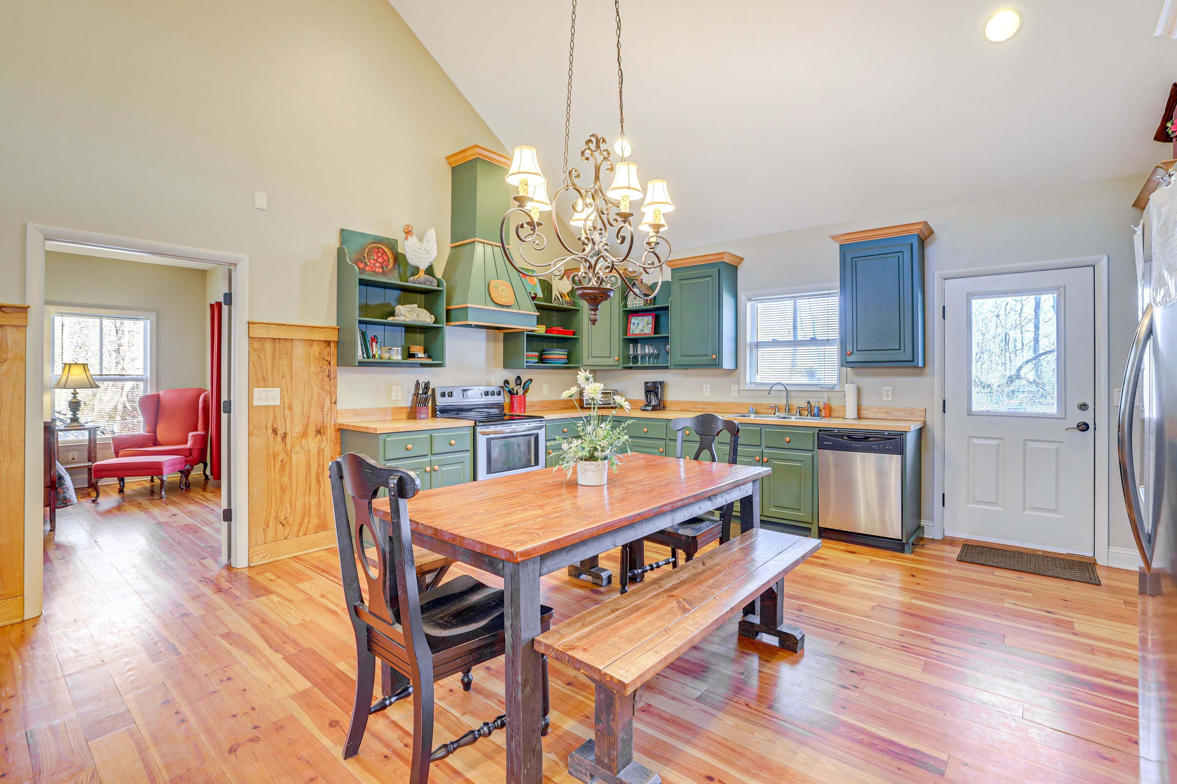 Kitchen | Stove/Oven | Dining Area | Dining Table | Dishware/Flatware