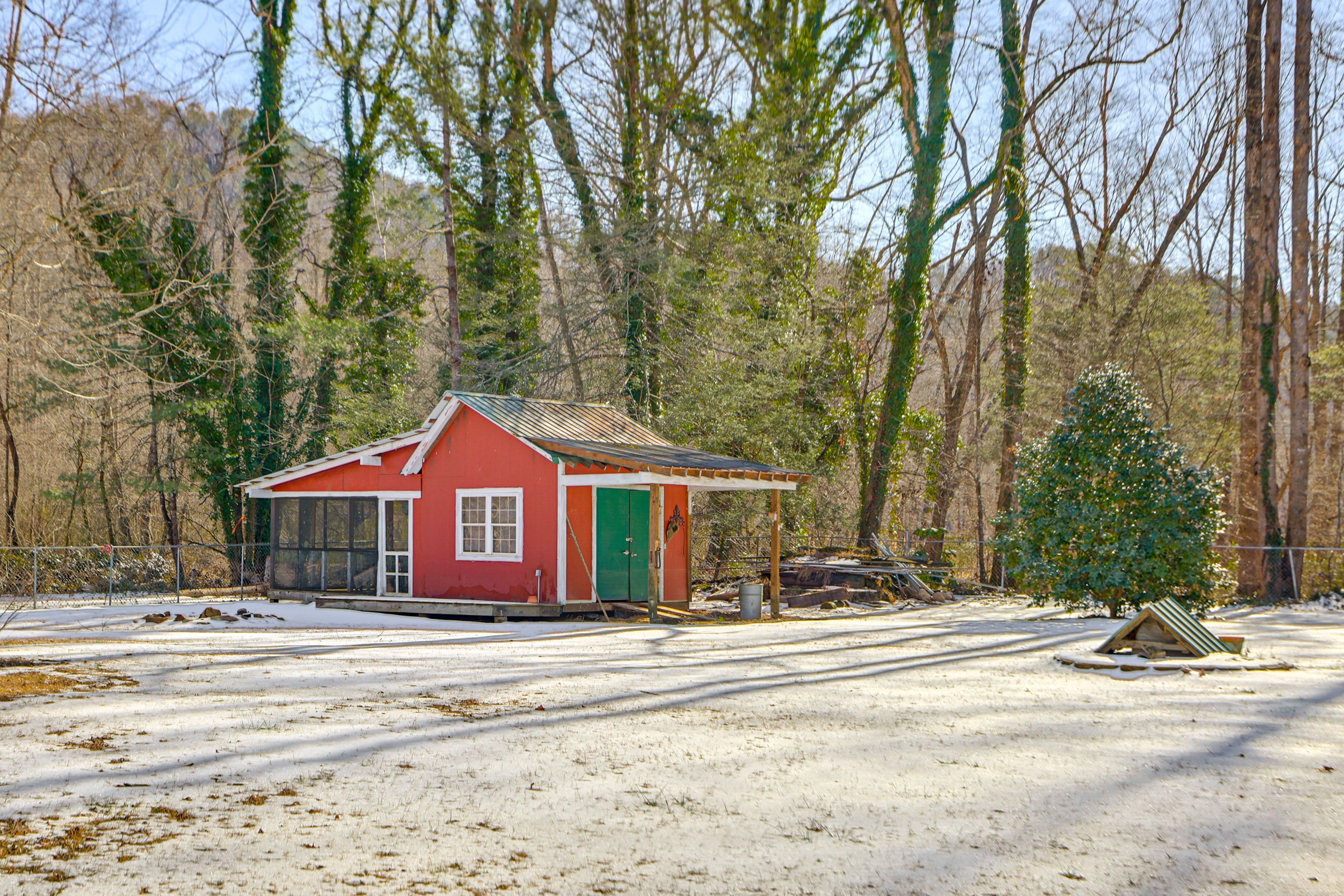 Exterior | Detached Screened Porch | Outdoor Dining Area