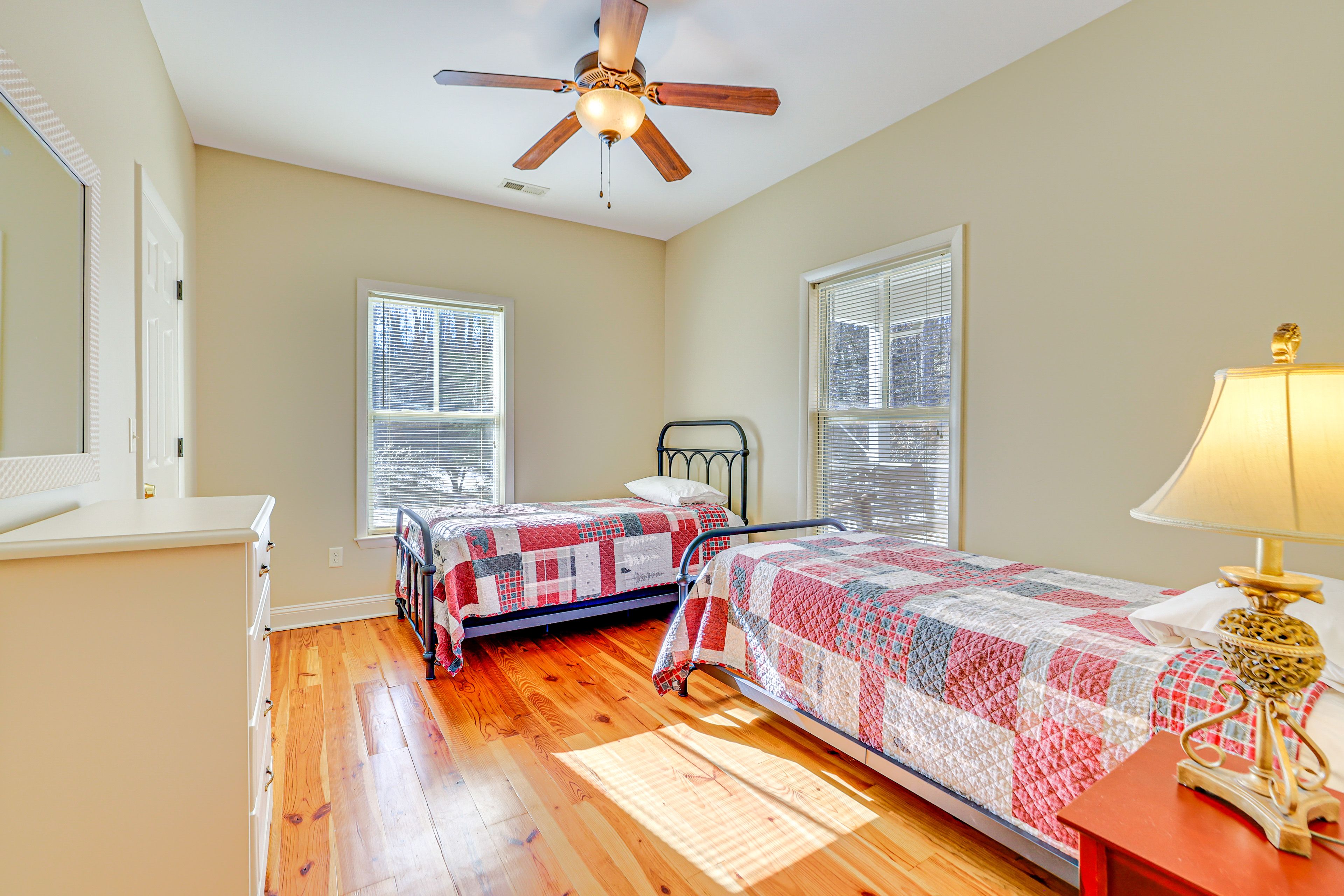 Bedroom 2 | 2 Twin Beds