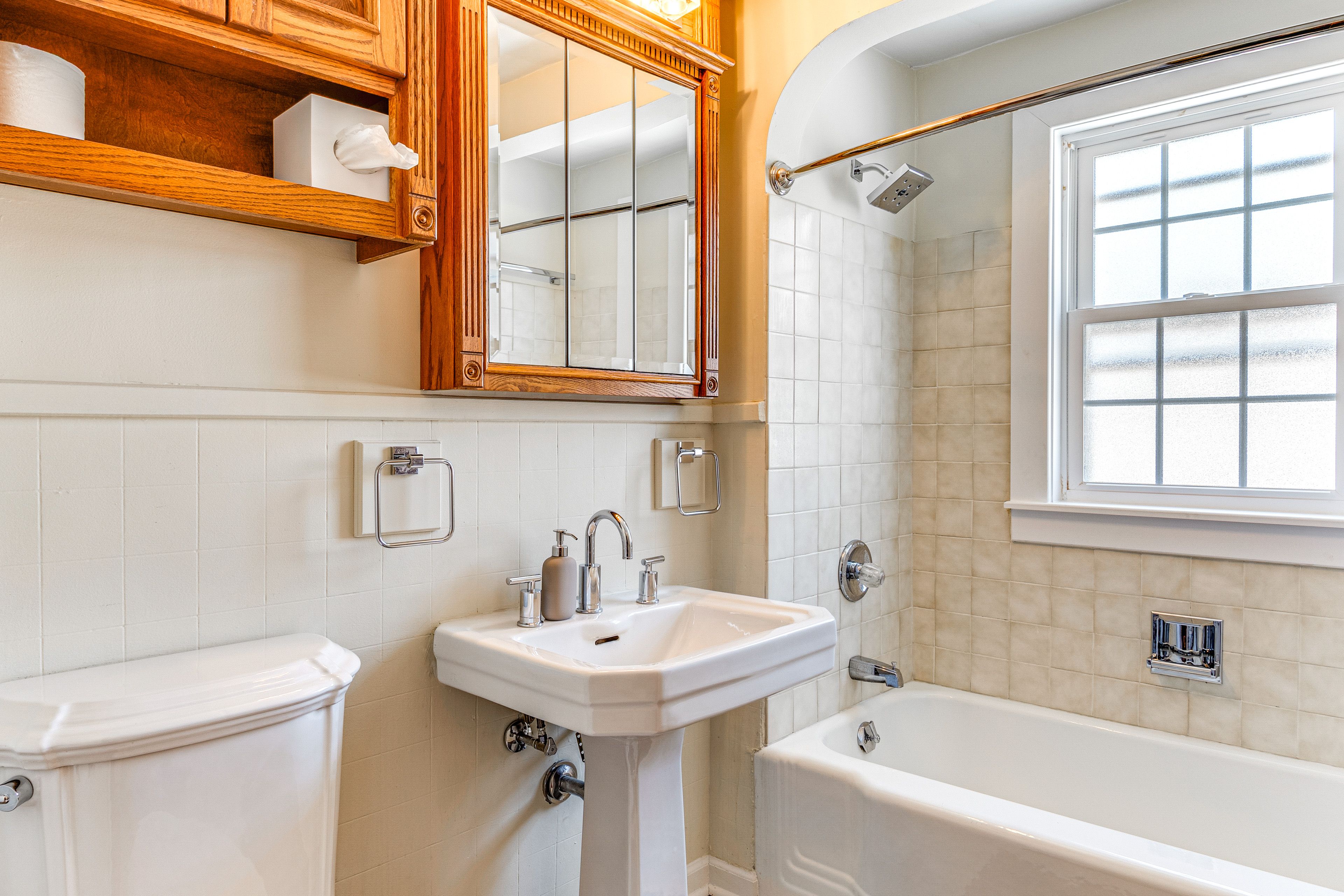 Full Bathroom | 2nd Floor